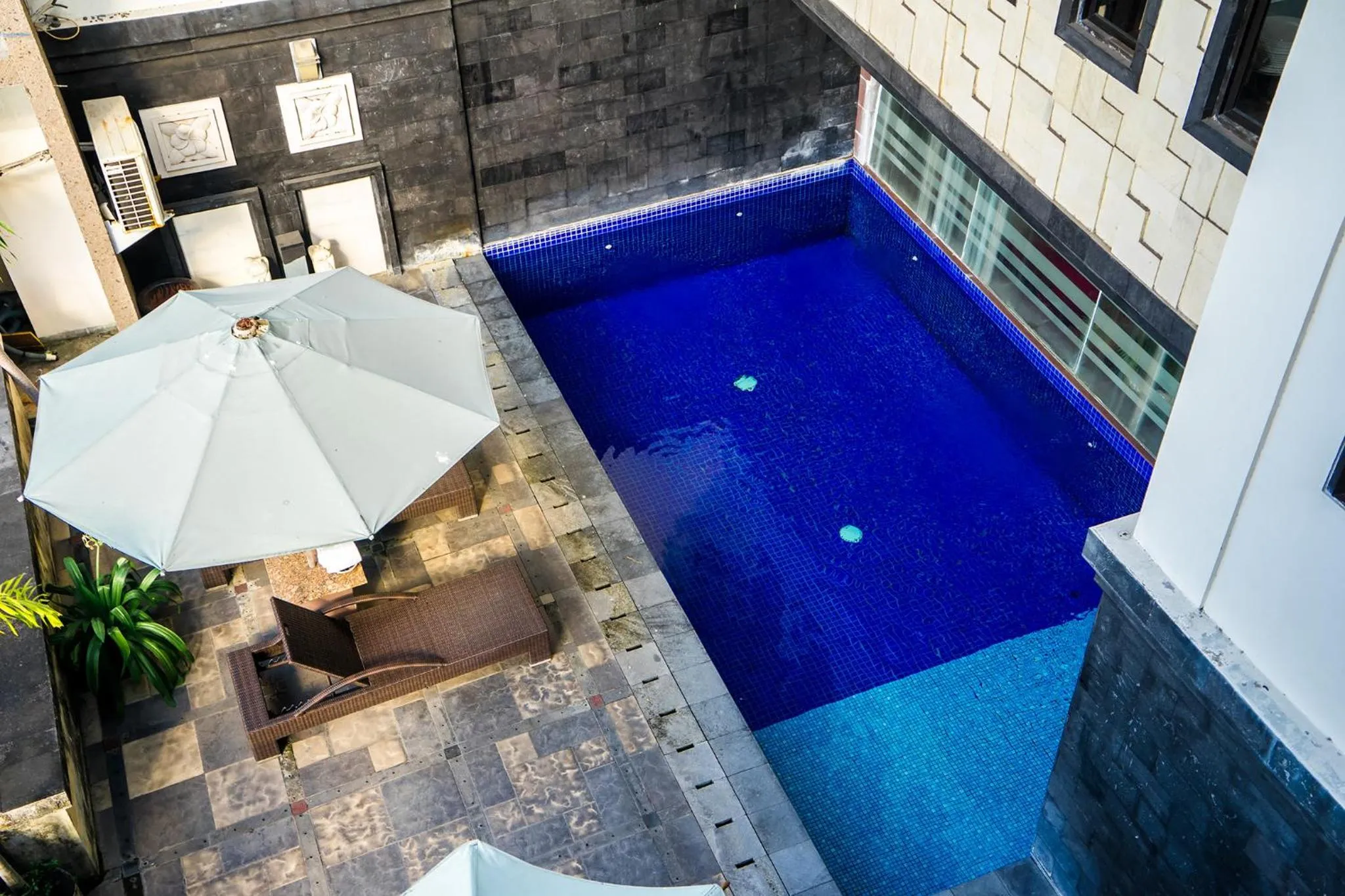 Swimming pool in Hotel Puri Ayu