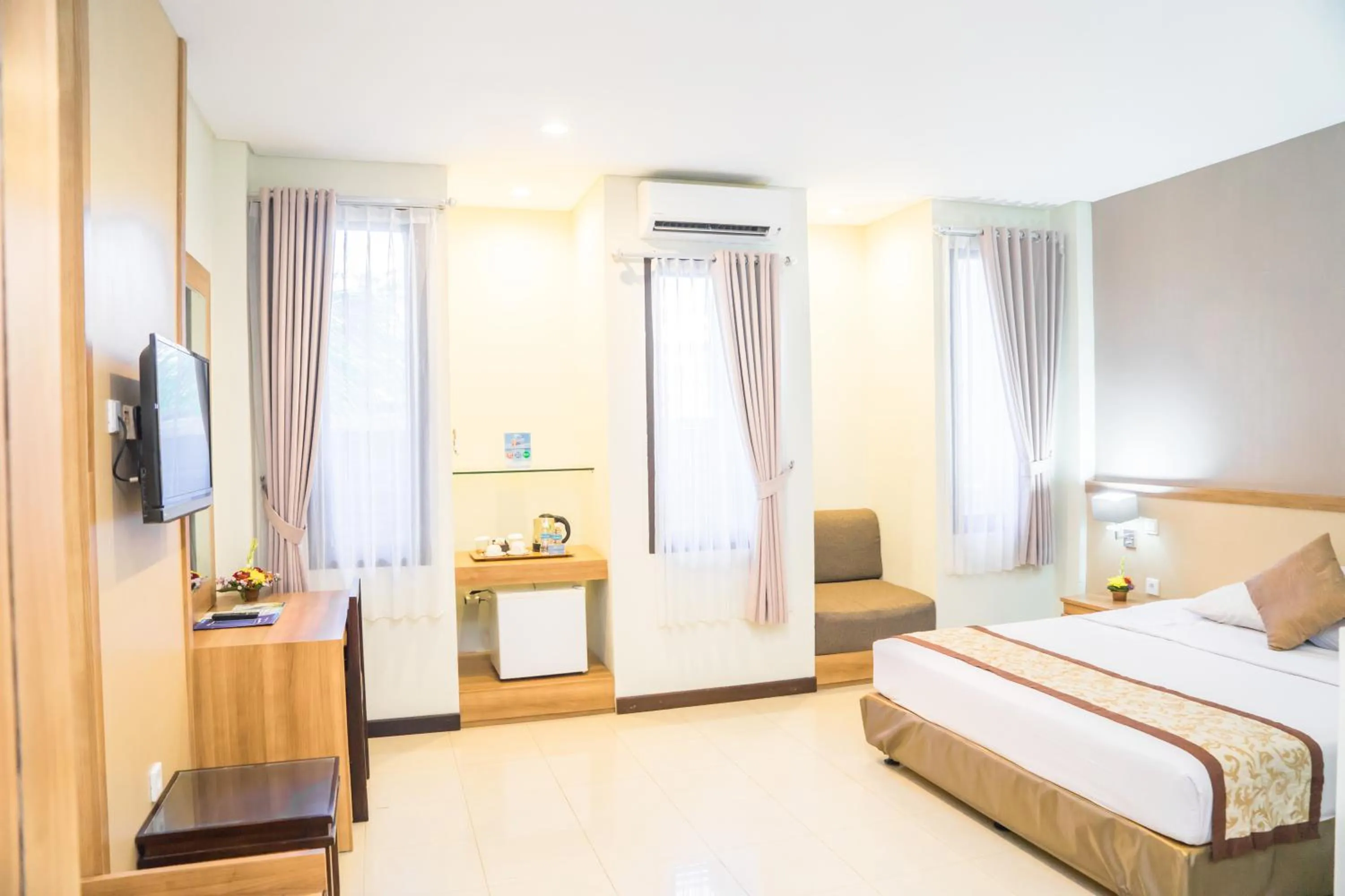 Photo of the whole room, Bed in Hotel Puri Ayu