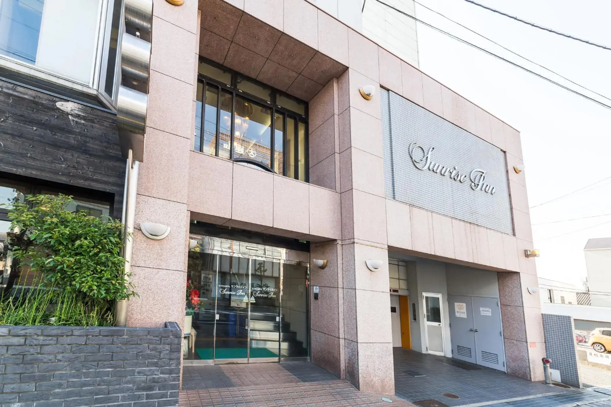 Property building in Hotel Sunrise Inn Property building in Hotel Sunrise Inn