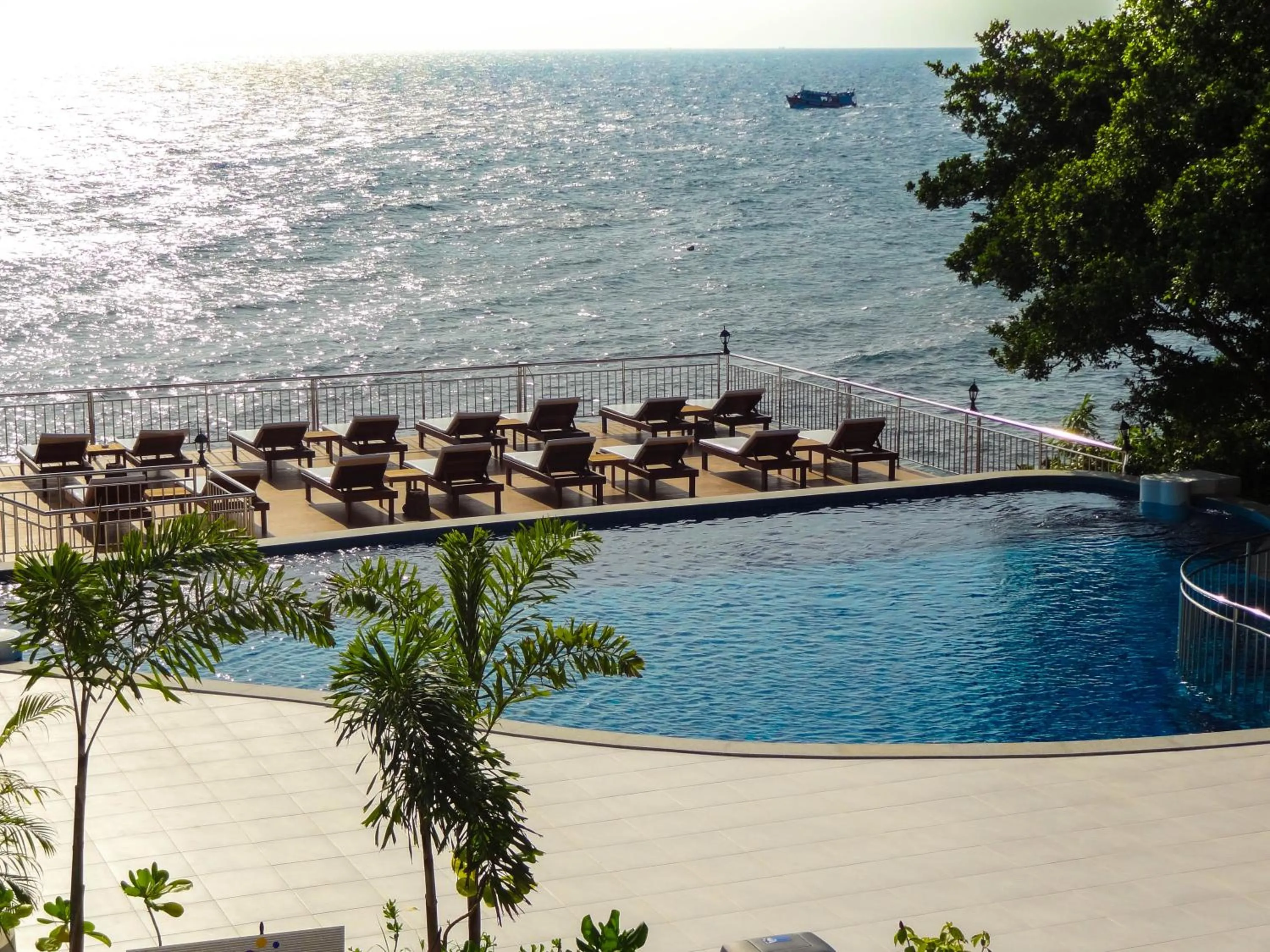 Pool view in Pinnacle Koh Tao Resort