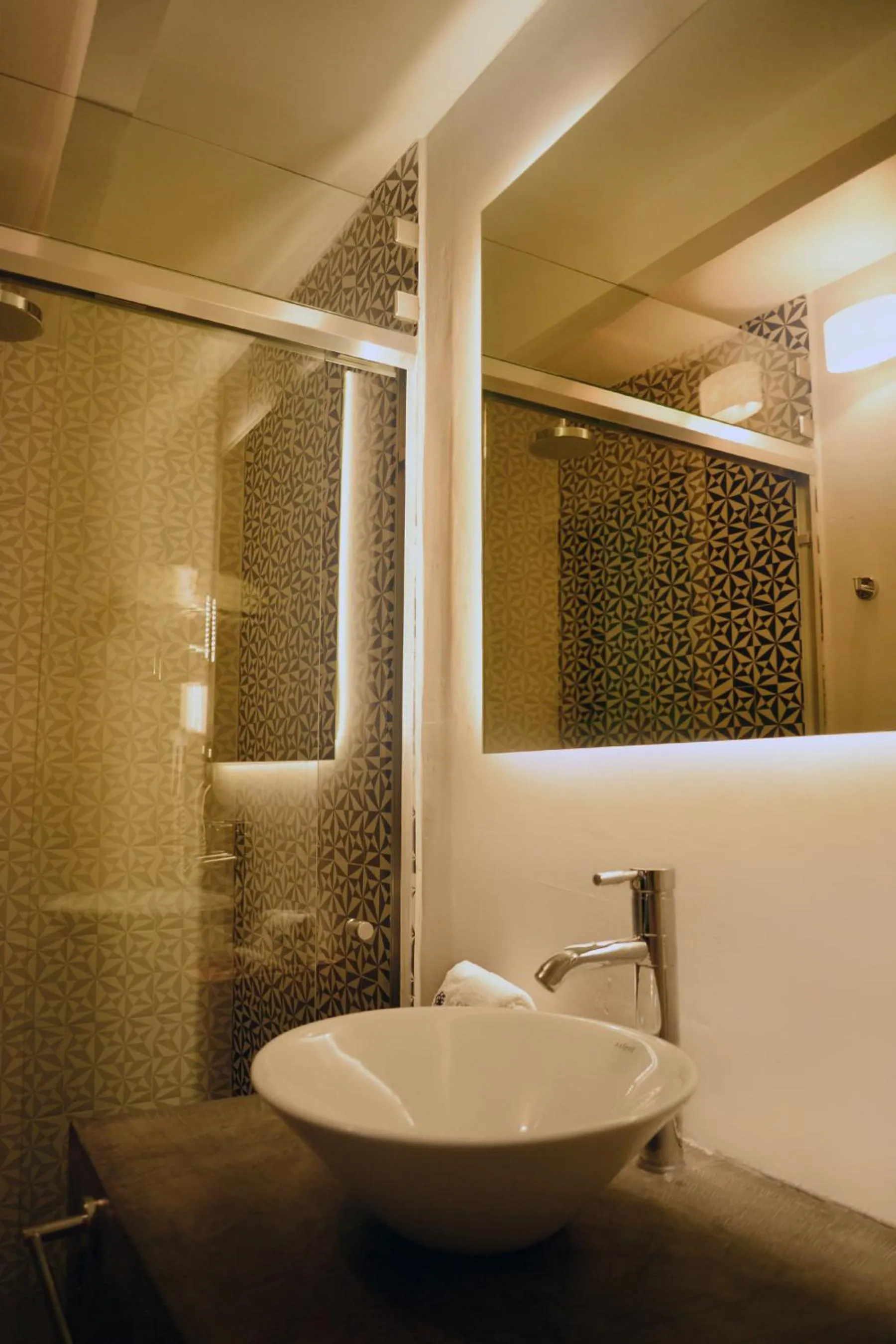 Shower in Casa Calila