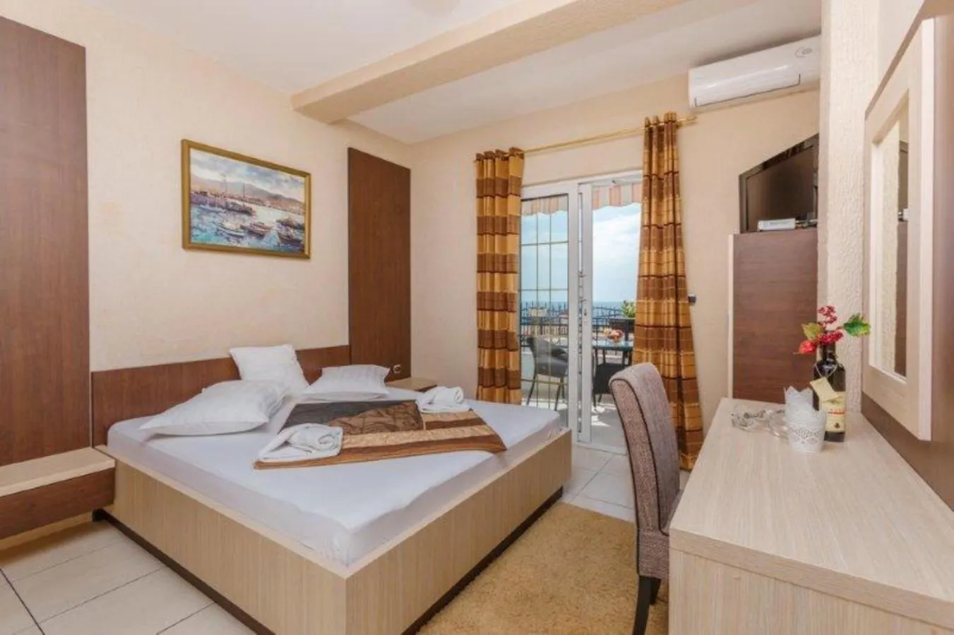 Bedroom, Bed in Monte Perla Residence