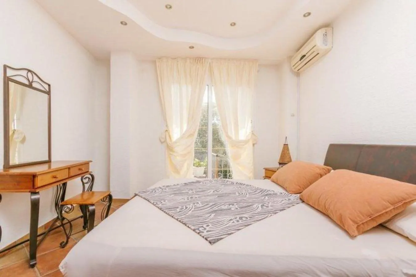 Bedroom, Bed in Monte Perla Residence