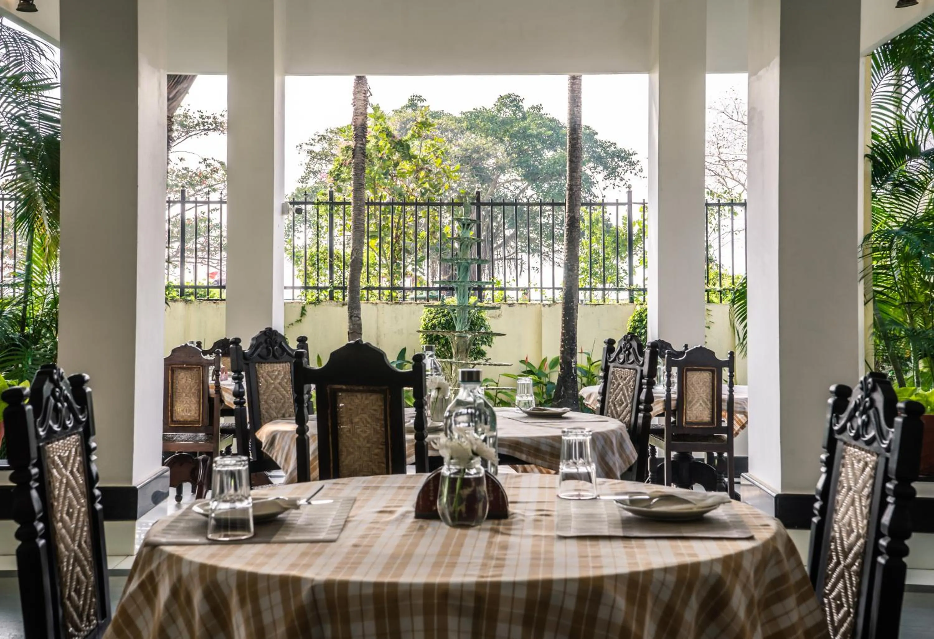 Restaurant/places to eat in Amritara The Poovath Beachfront Heritage, Fort Kochi