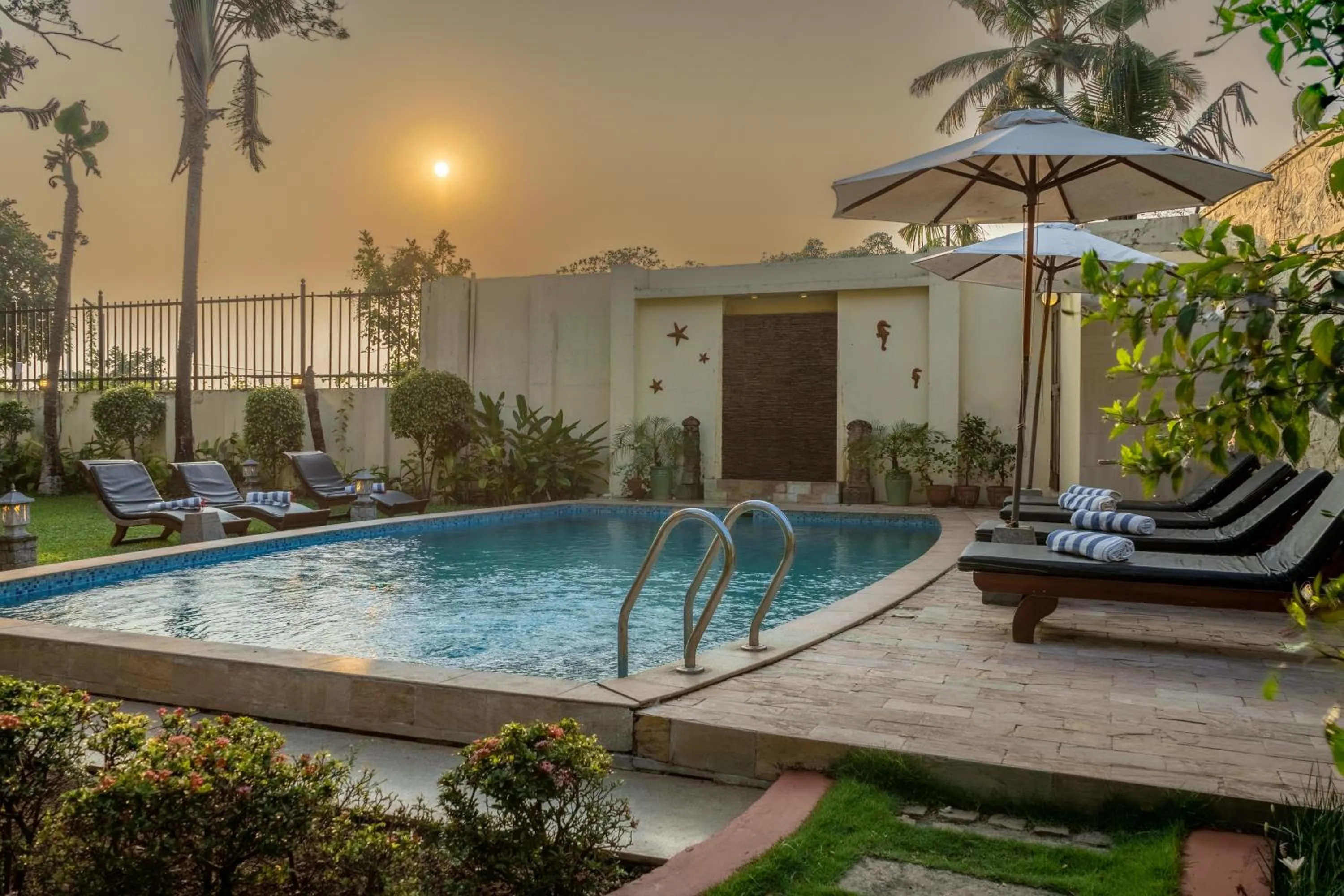 Swimming pool in Amritara The Poovath Beachfront Heritage, Fort Kochi