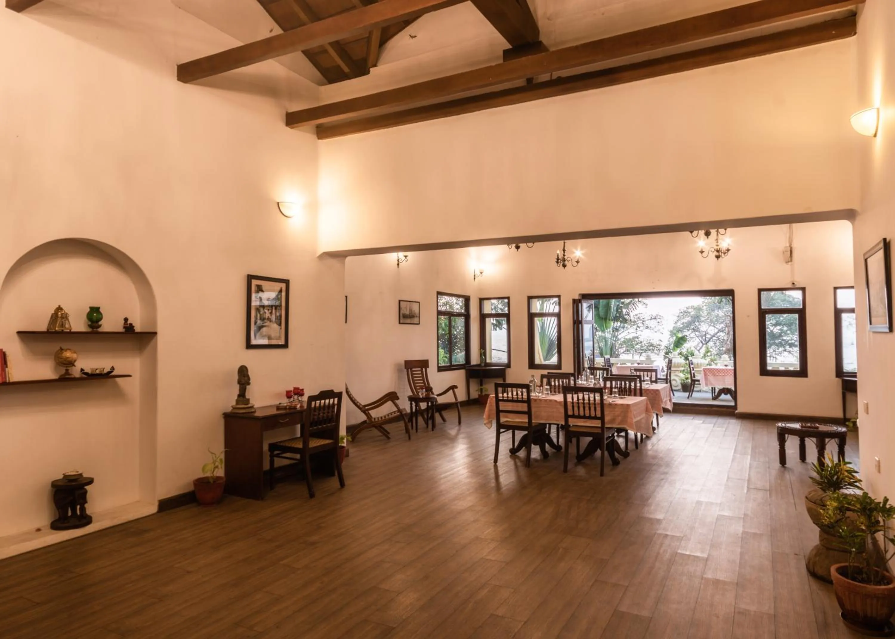 Restaurant/places to eat in Amritara The Poovath Beachfront Heritage, Fort Kochi