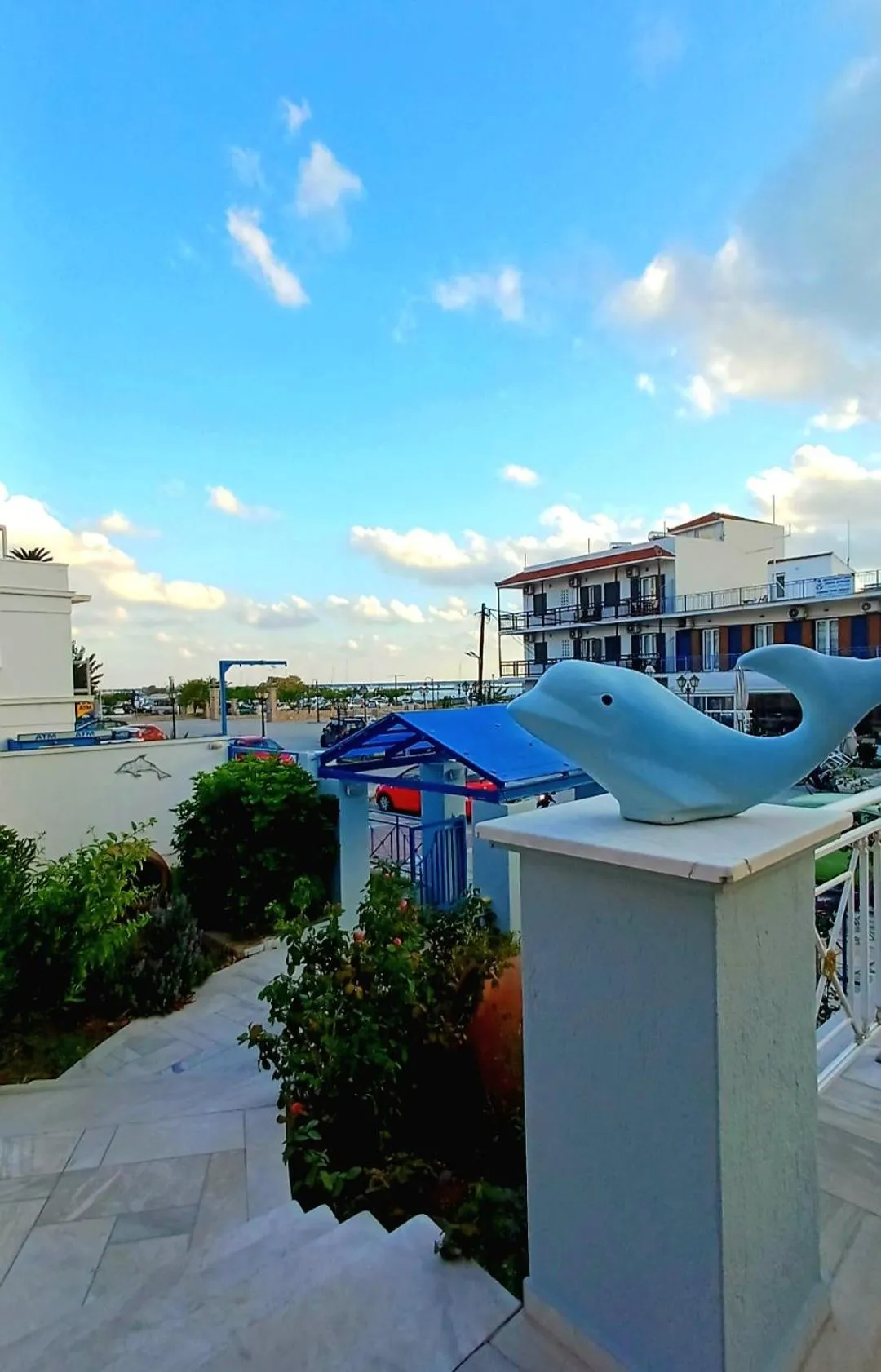 Facade/entrance in Dolphin Hotel