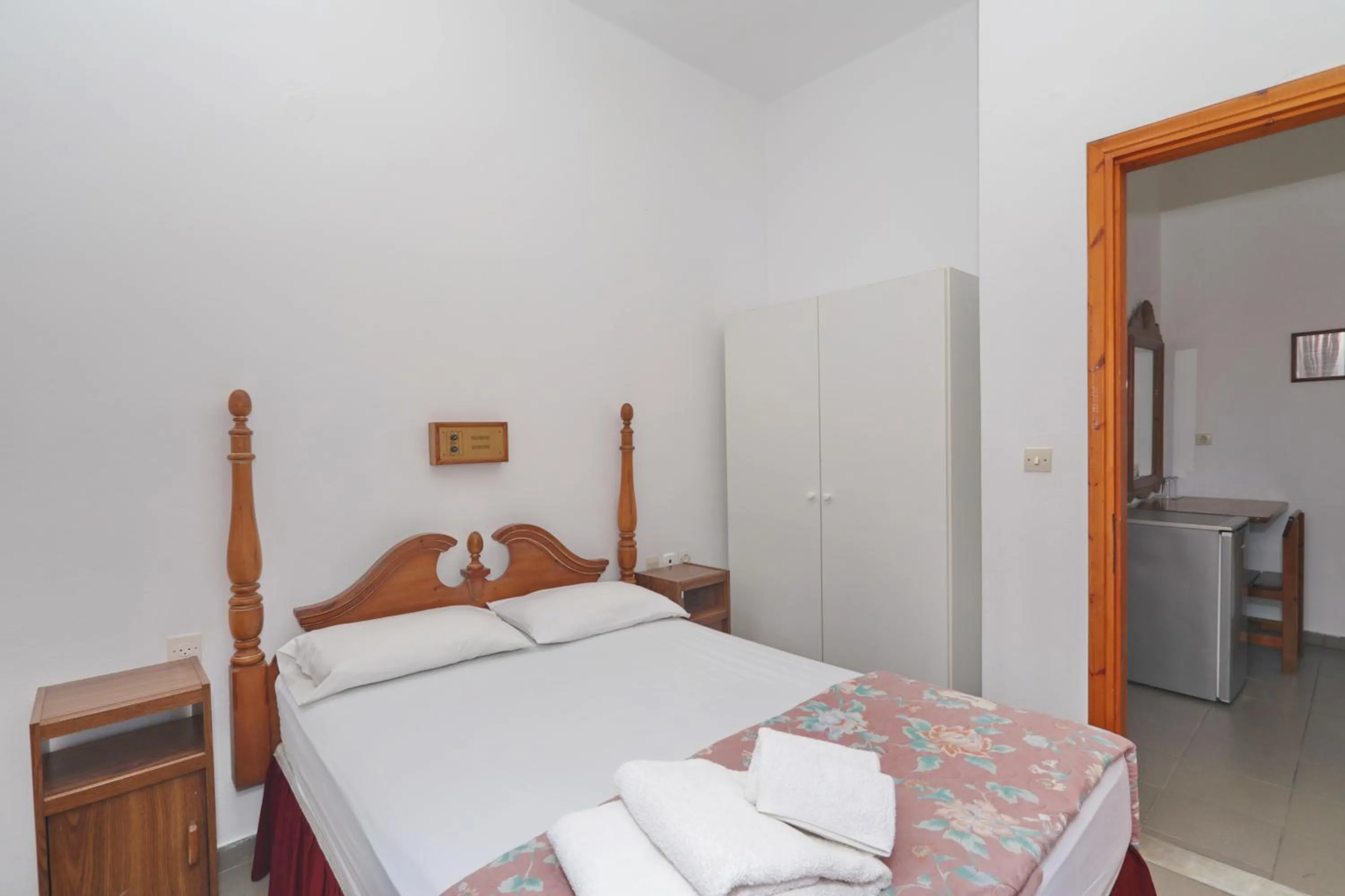 Photo of the whole room, Bed in Dolphin Hotel