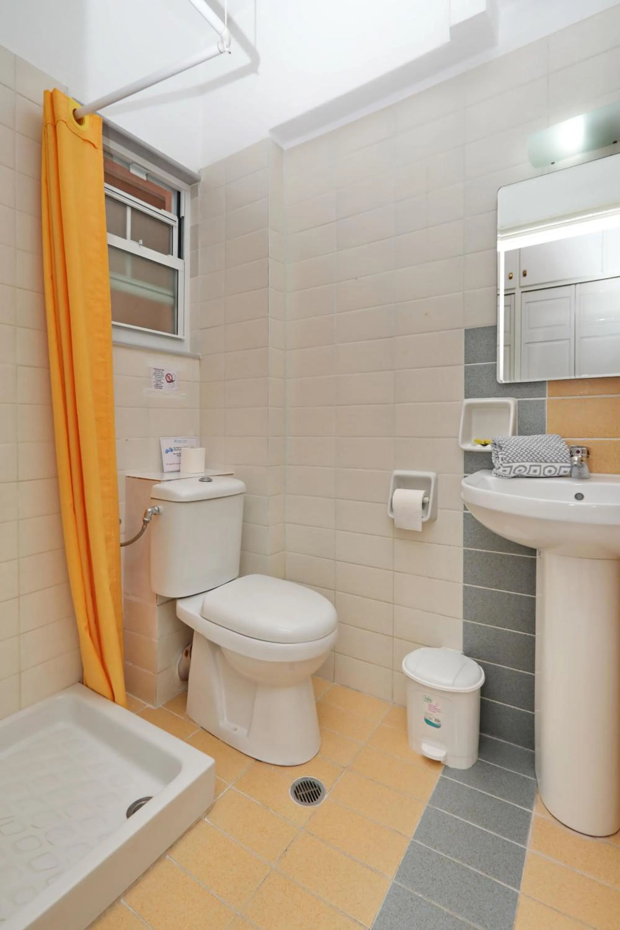 Shower in Dolphin Hotel