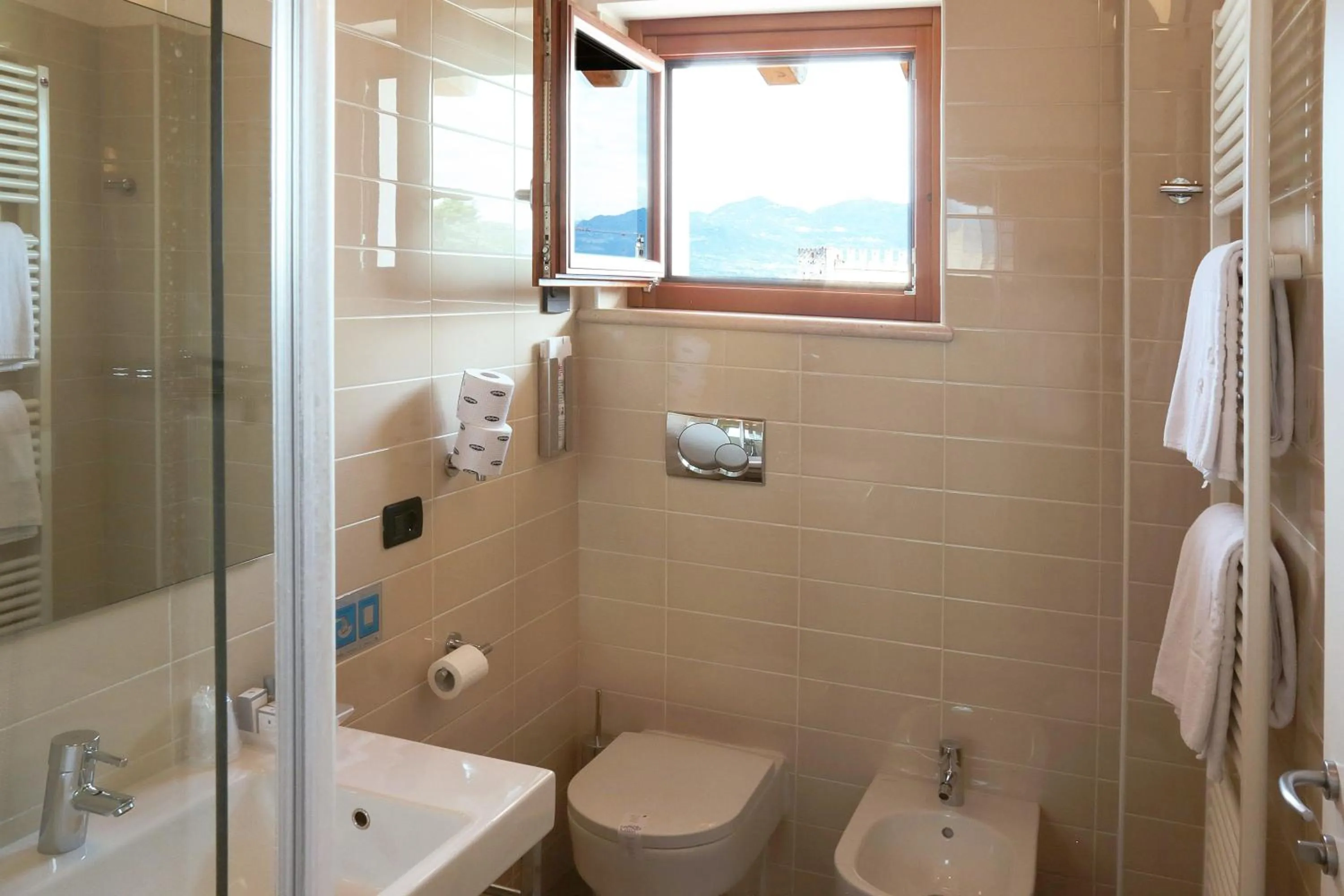 Bathroom in Hotel Lido