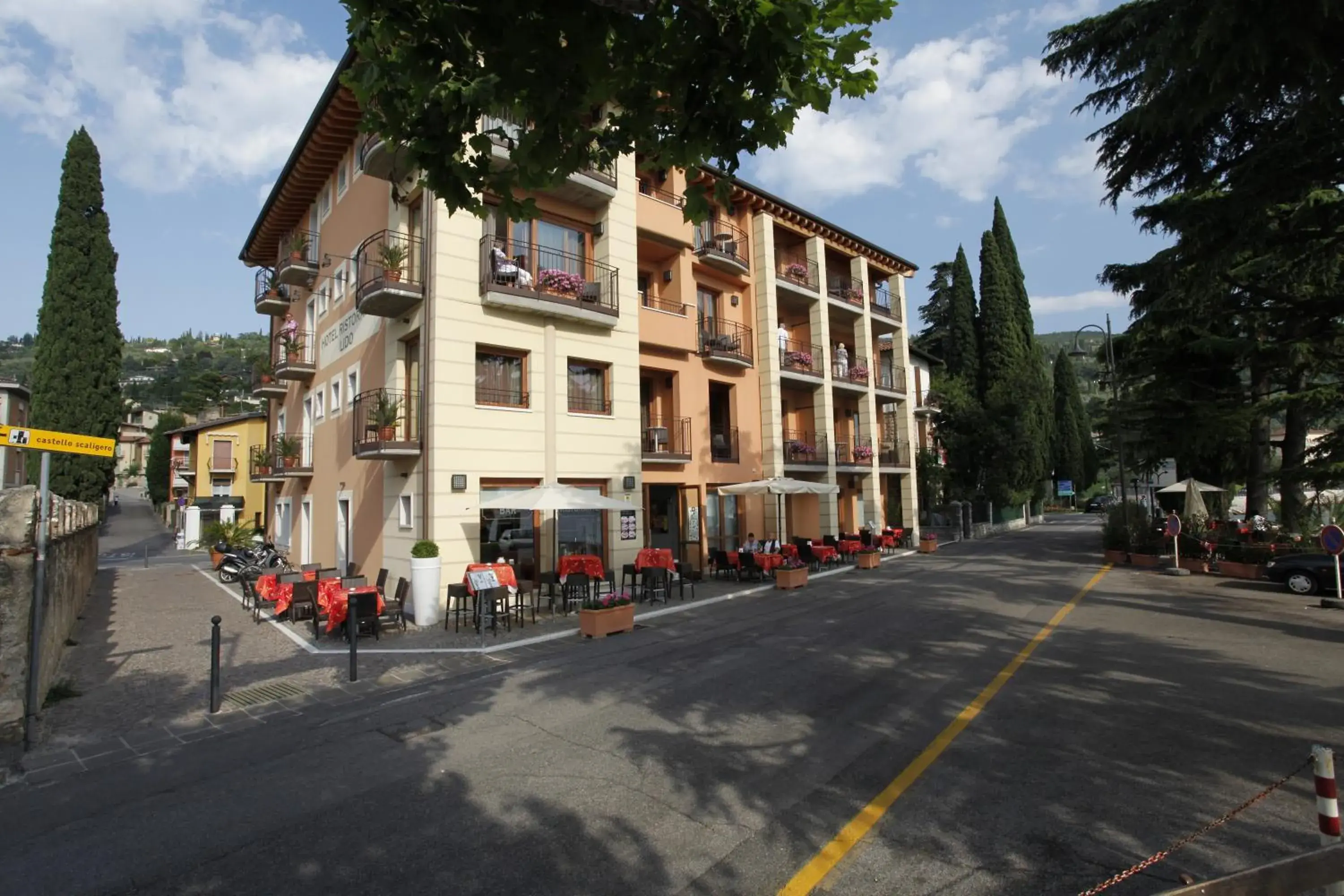 Facade/entrance in Hotel Lido