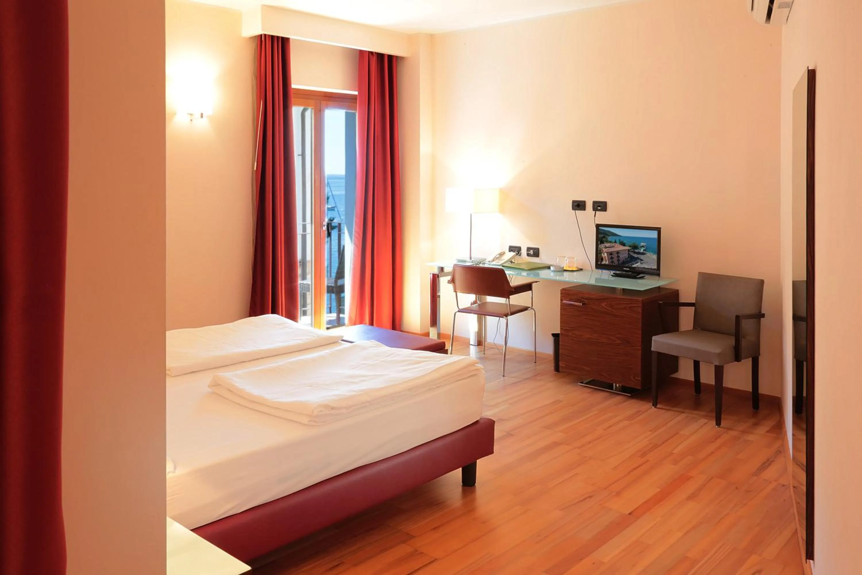 Photo of the whole room, Bed in Hotel Lido