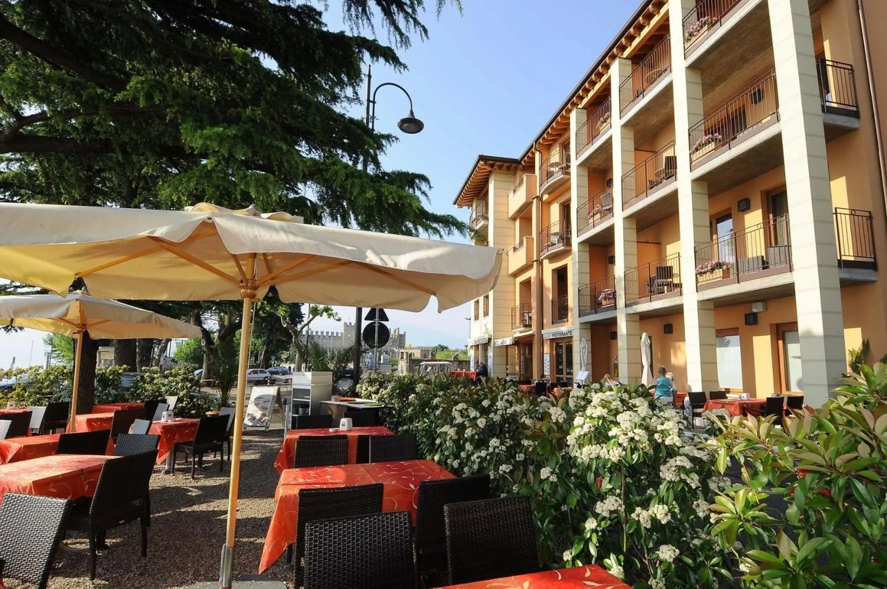 Facade/entrance in Hotel Lido