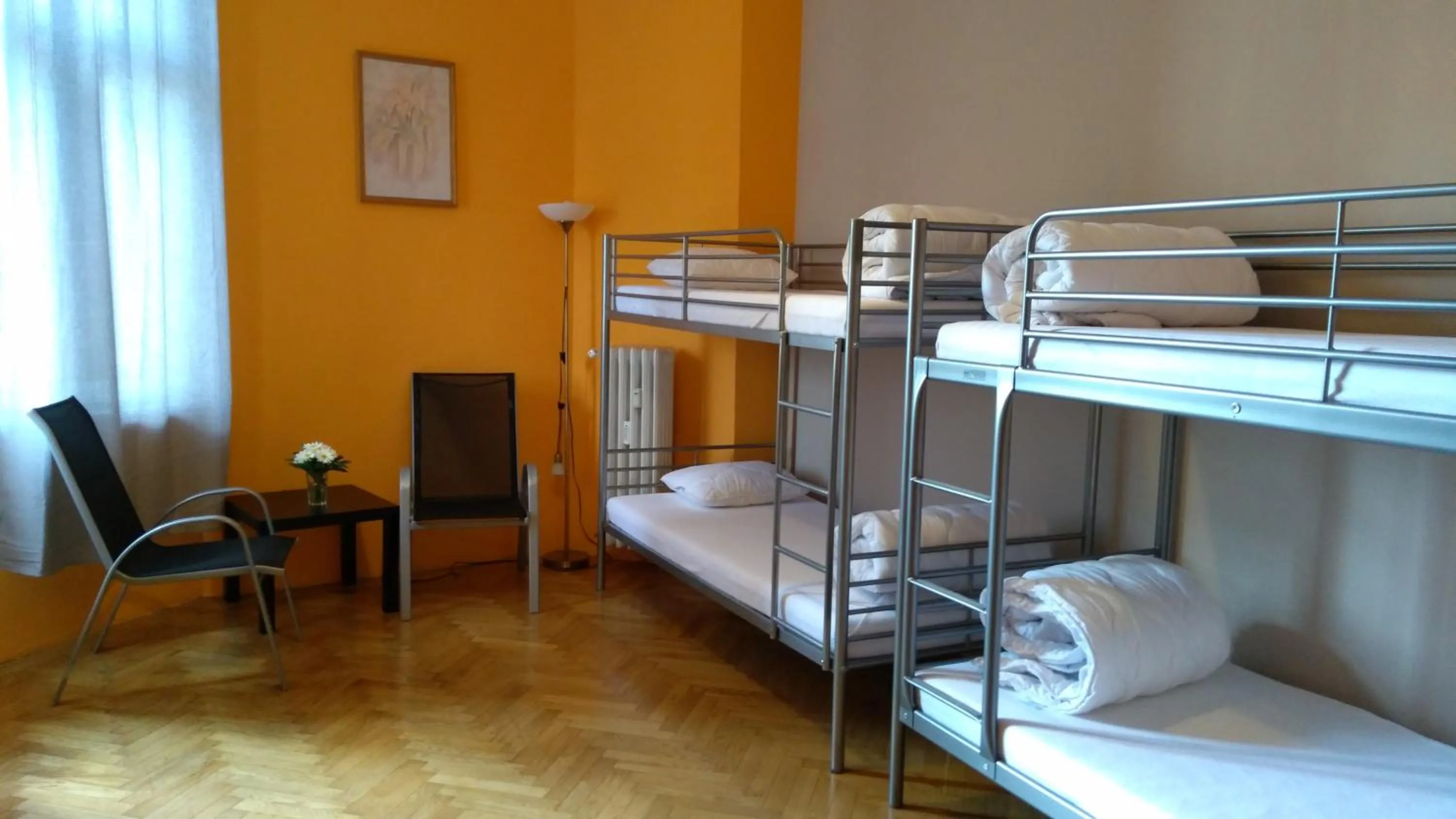 Photo of the whole room, Bed in Bubble Hostel