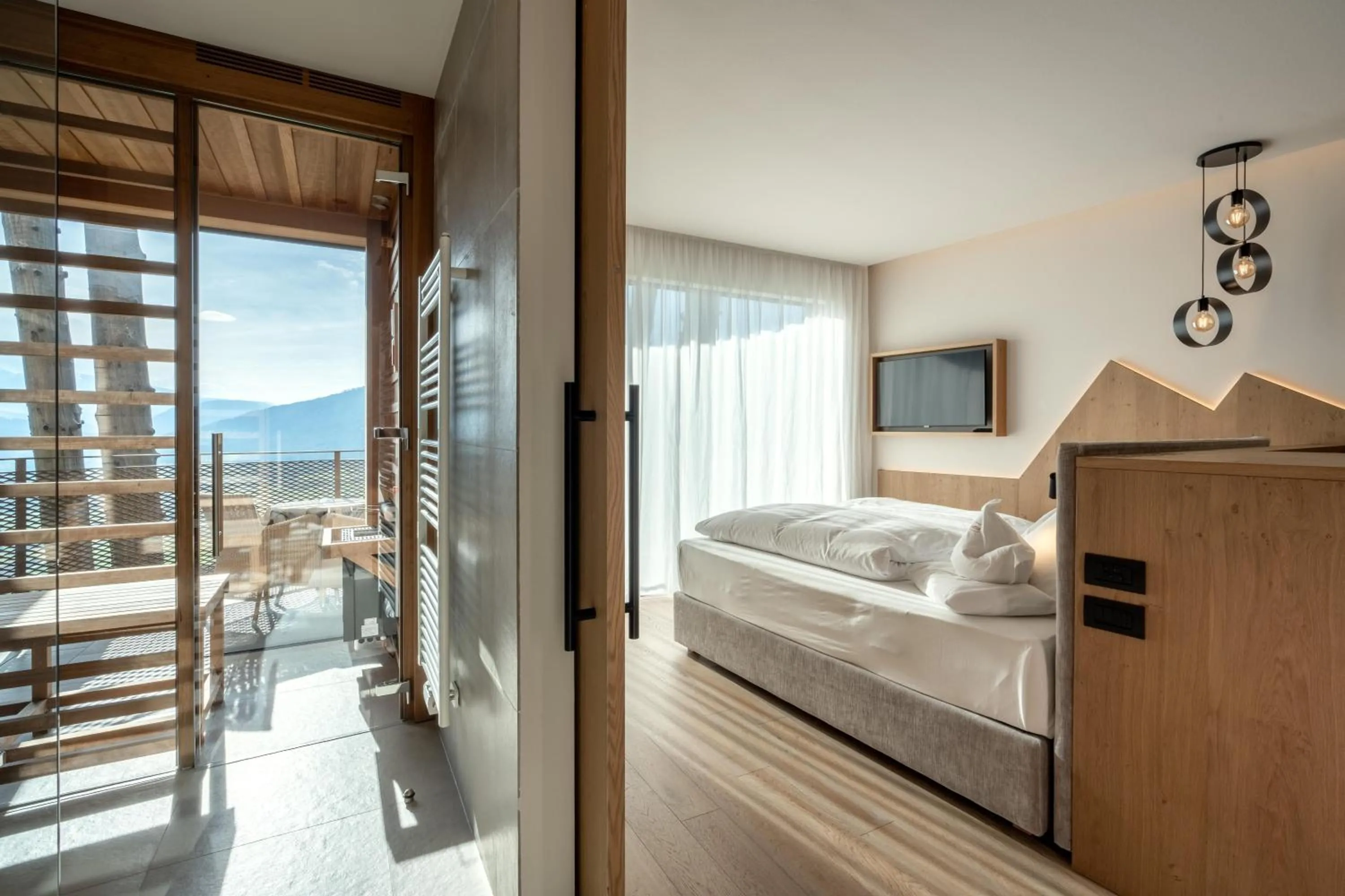 Bathroom, Bed in Hotel Hubertus