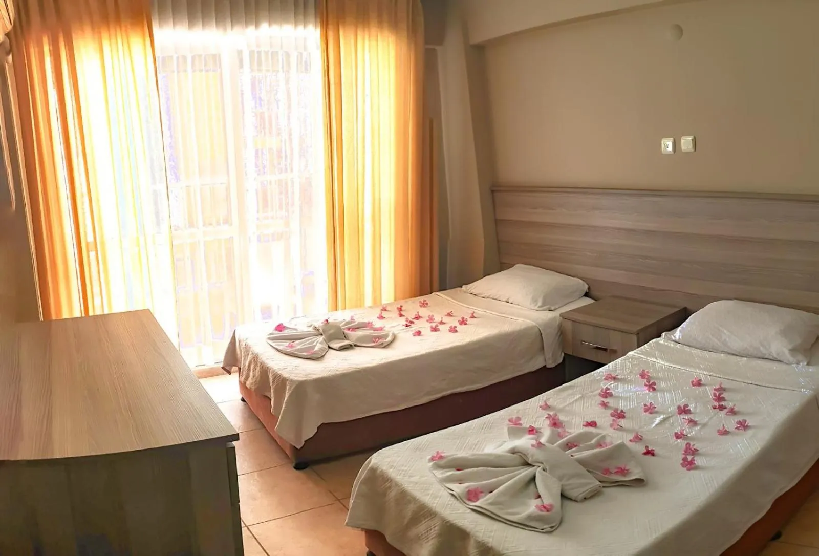 Photo of the whole room in Kartel Hotel