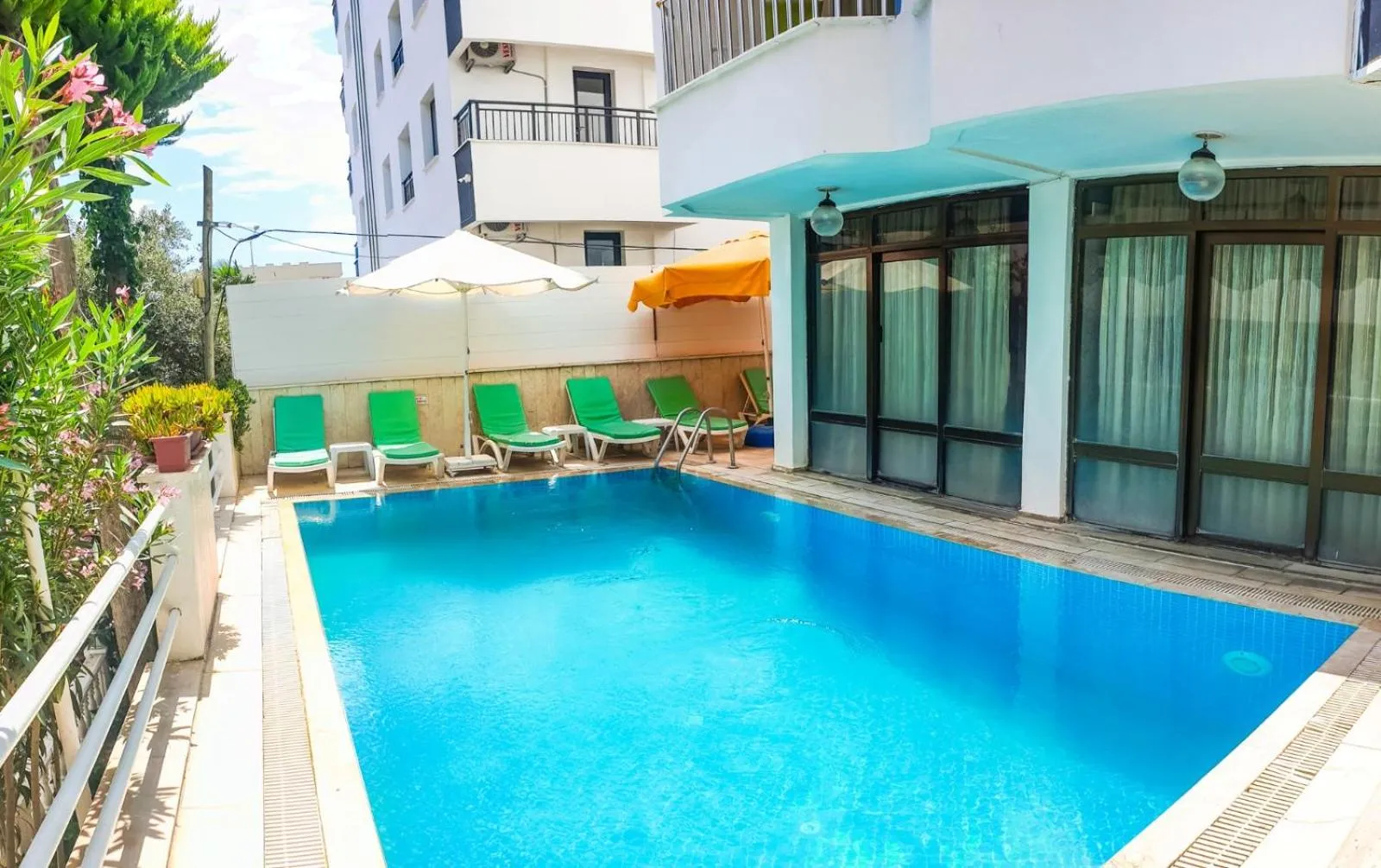 Swimming pool in Kartel Hotel