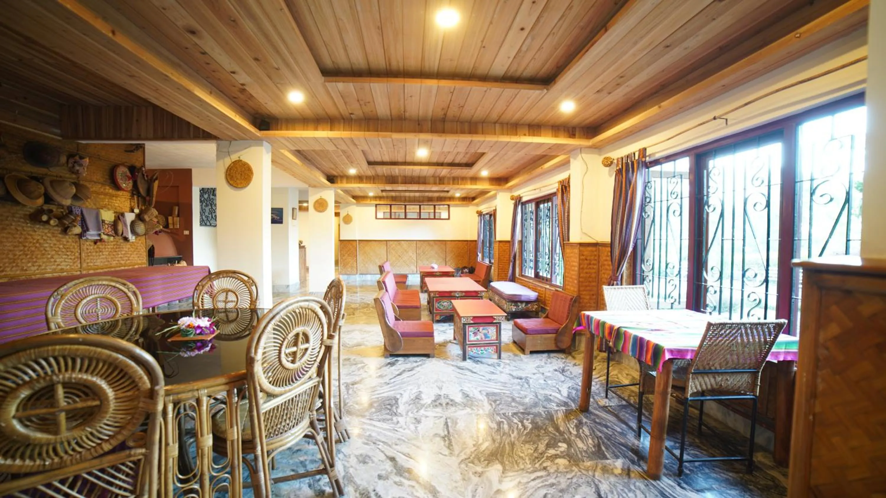 Restaurant/places to eat in Bamboo Retreat