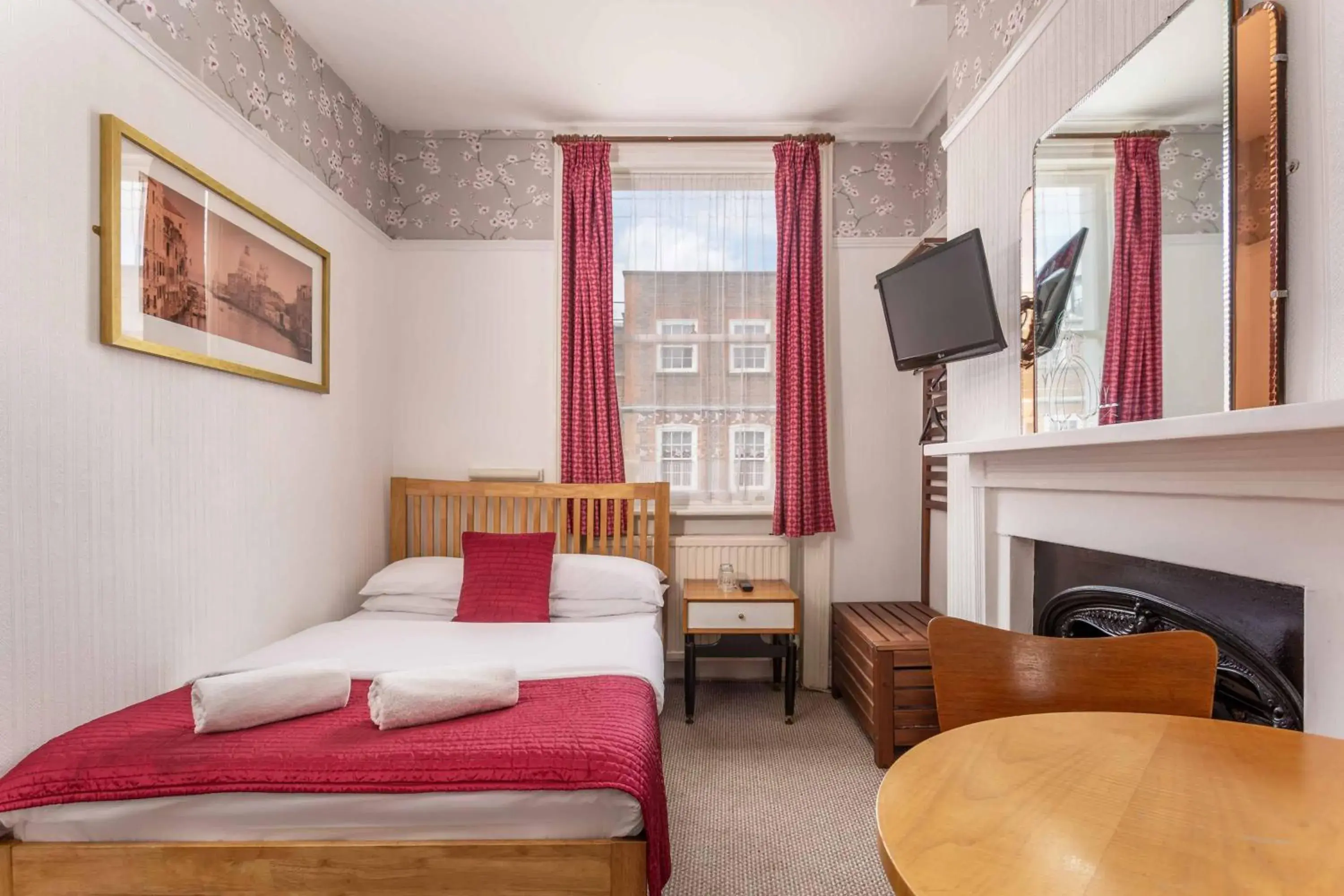 Bedroom, Bed in St Athans Hotel Bedroom, Bed in St Athans Hotel