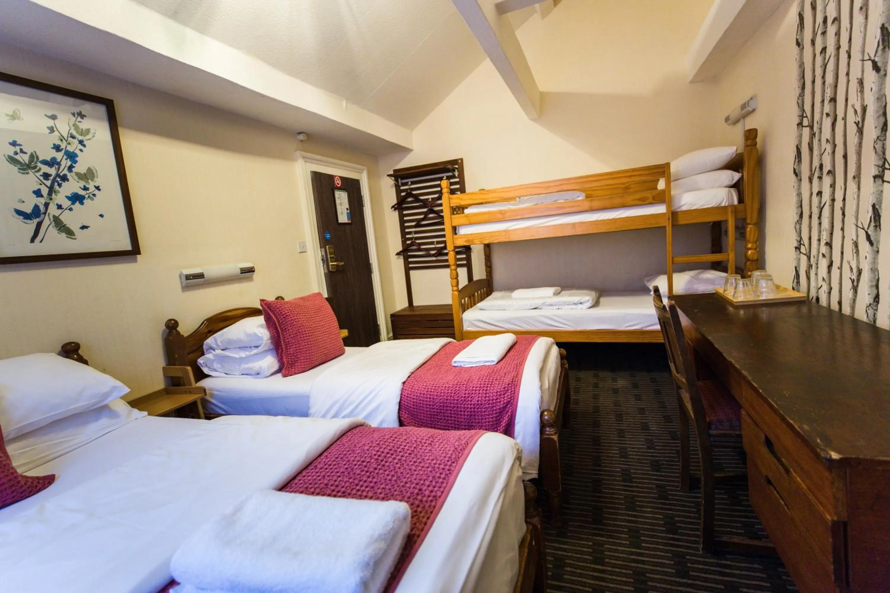 Bedroom, Bed in St Athans Hotel