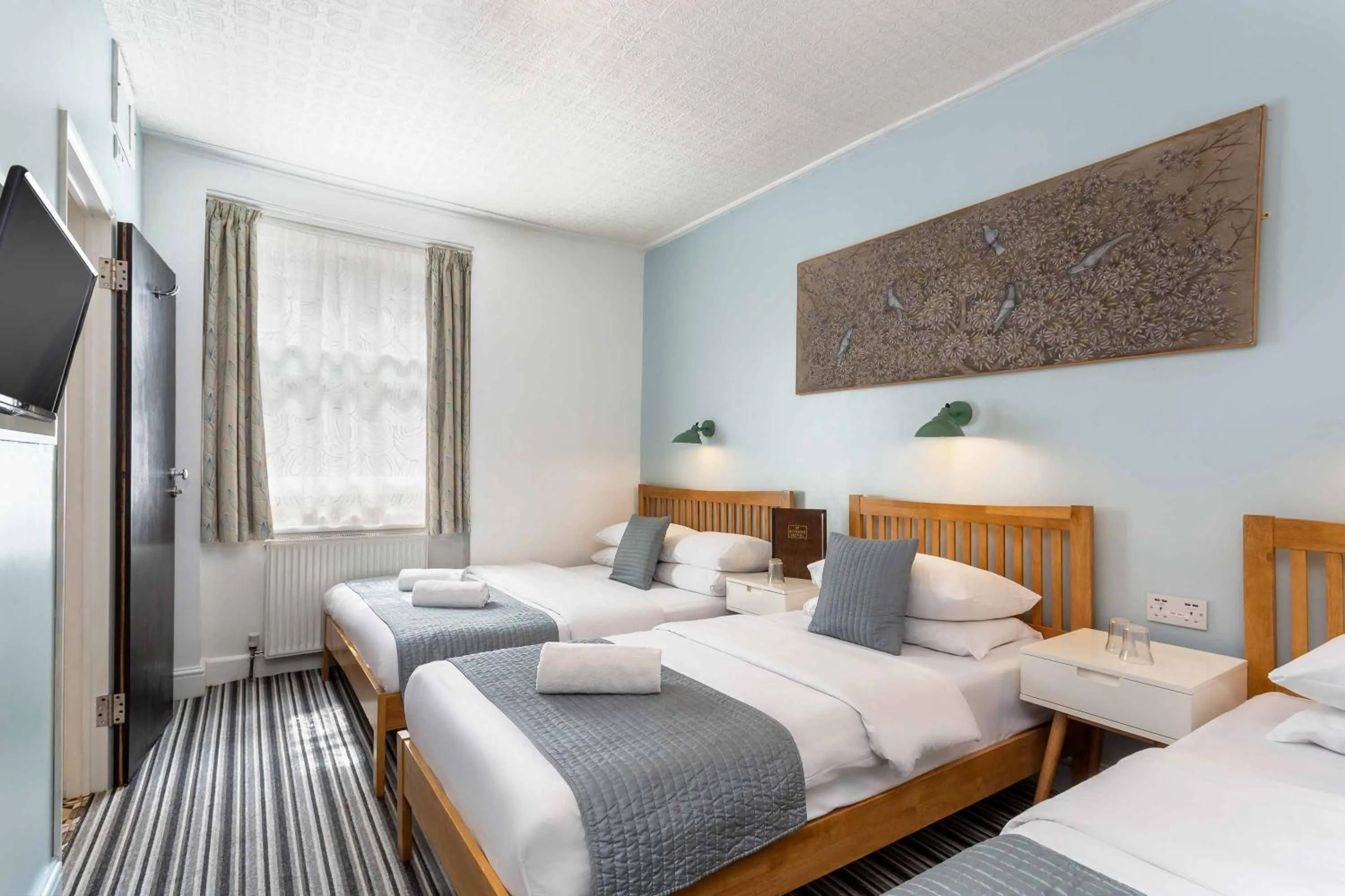 Bedroom, Bed in St Athans Hotel