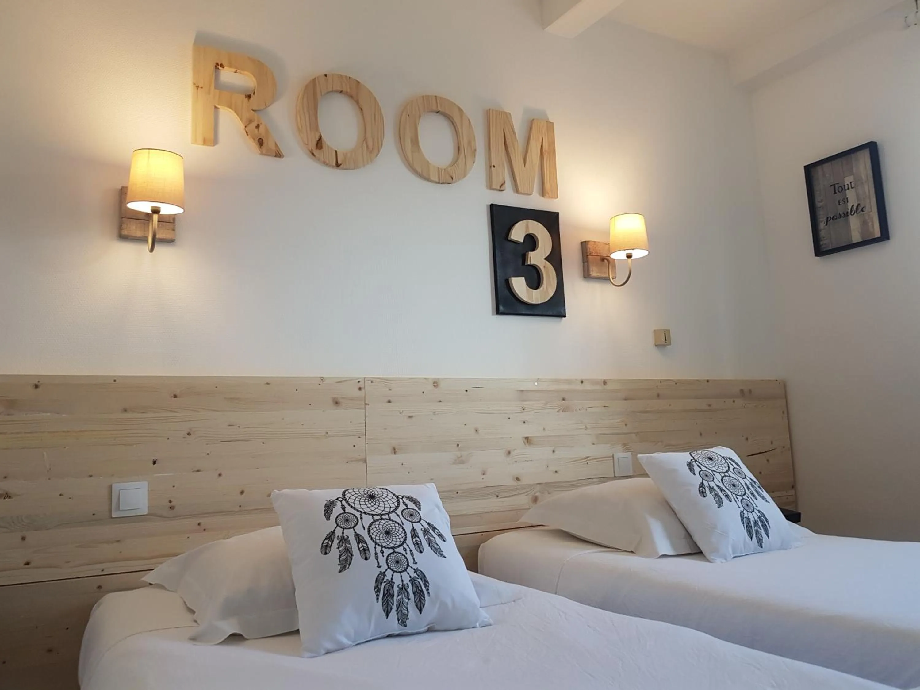 Photo of the whole room, Bed in Hôtel Le Sainte Florence