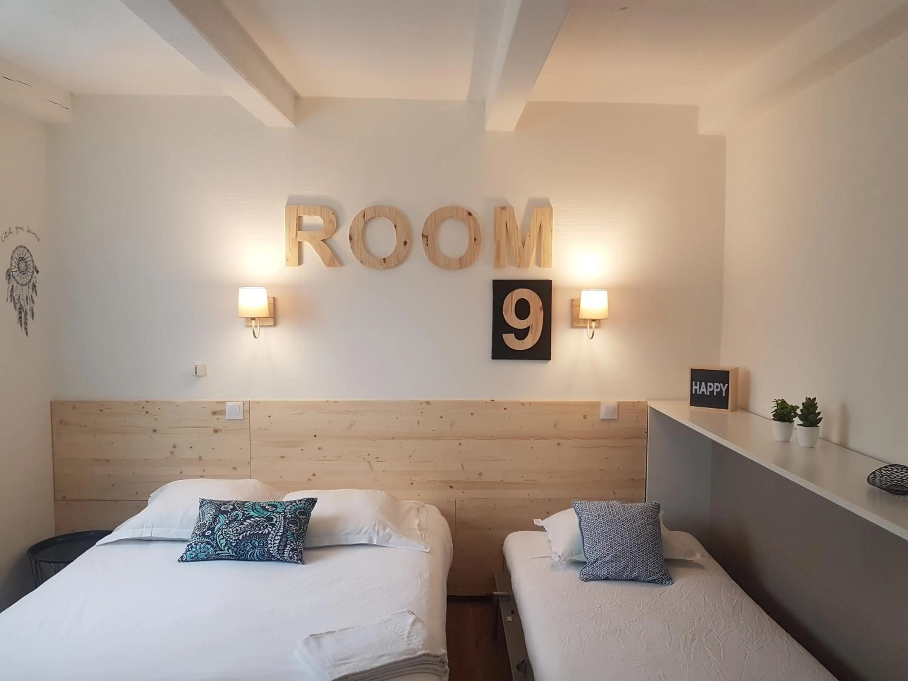 Photo of the whole room, Bed in Hôtel Le Sainte Florence