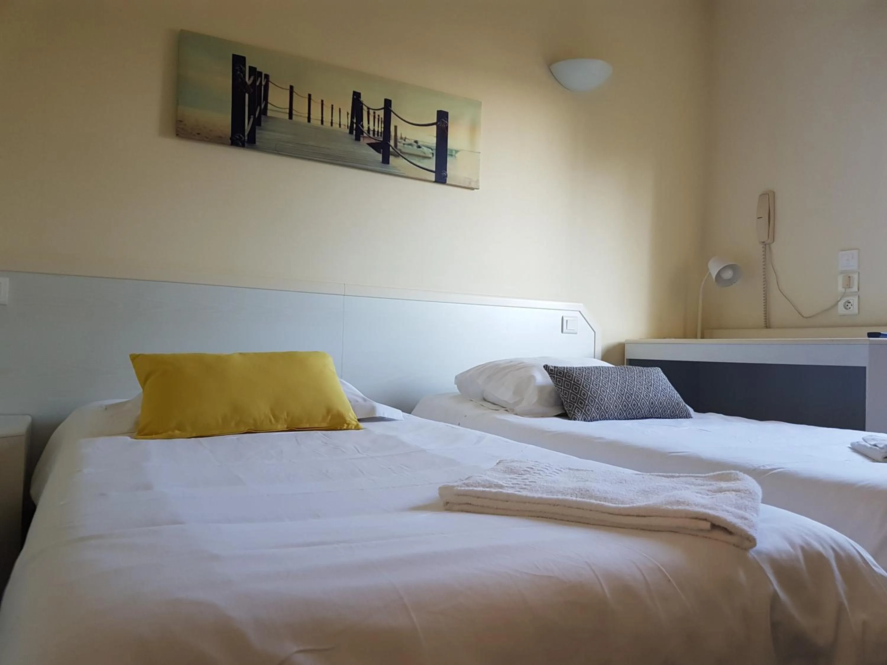 Bedroom, Bed in Hôtel Le Sainte Florence