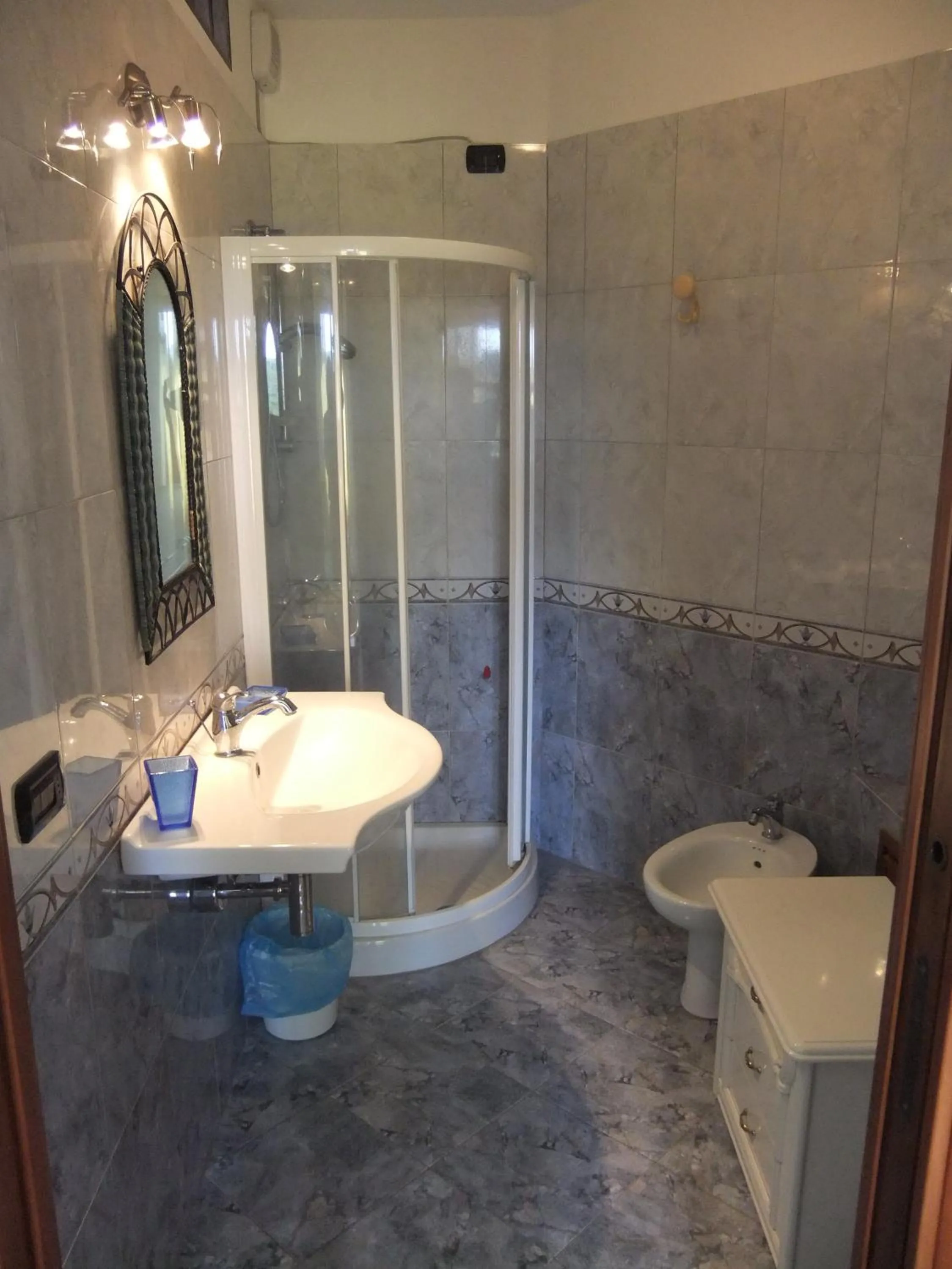 Shower in B&B La Pineta