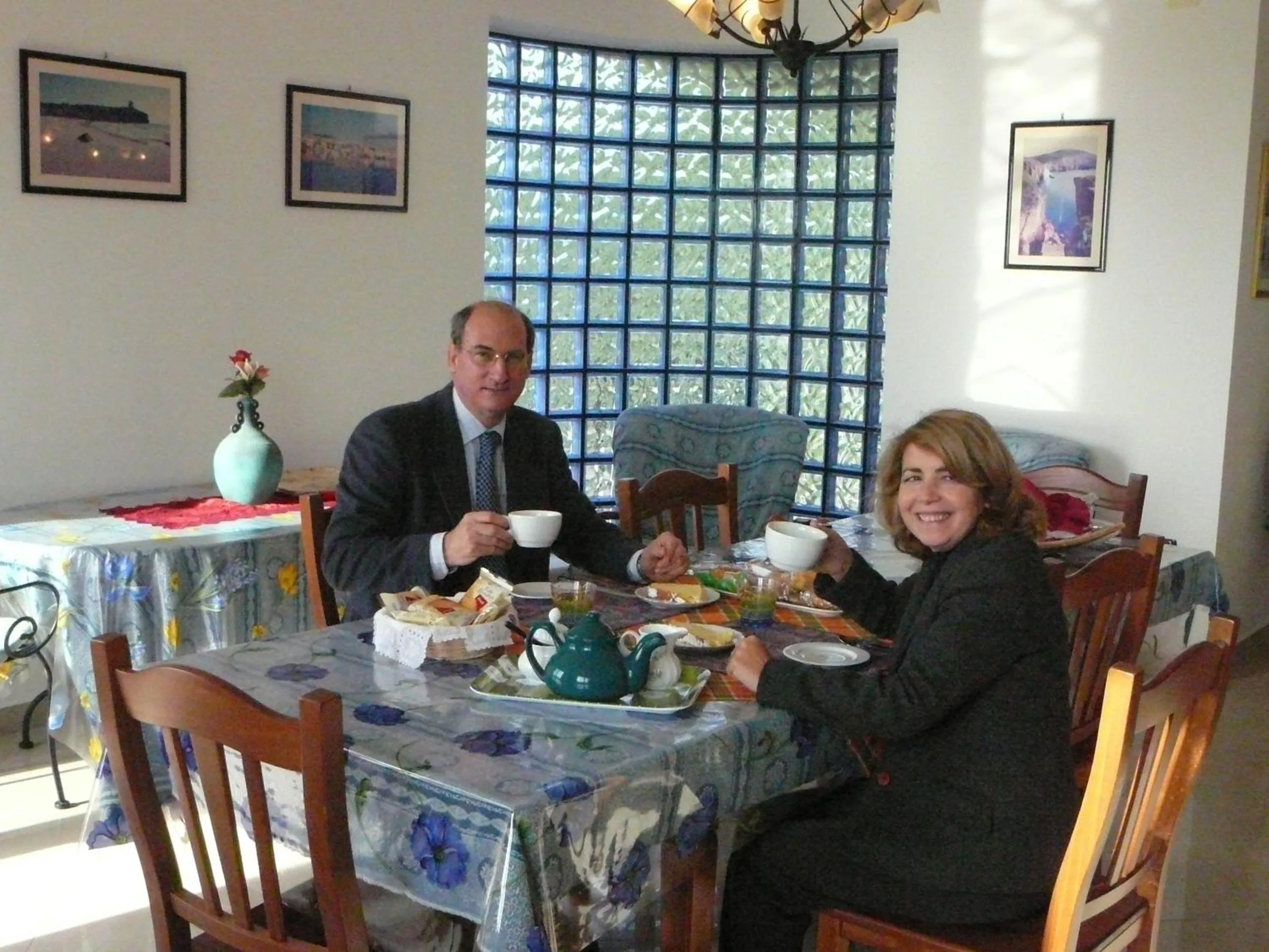 Communal lounge/ TV room in B&B La Pineta