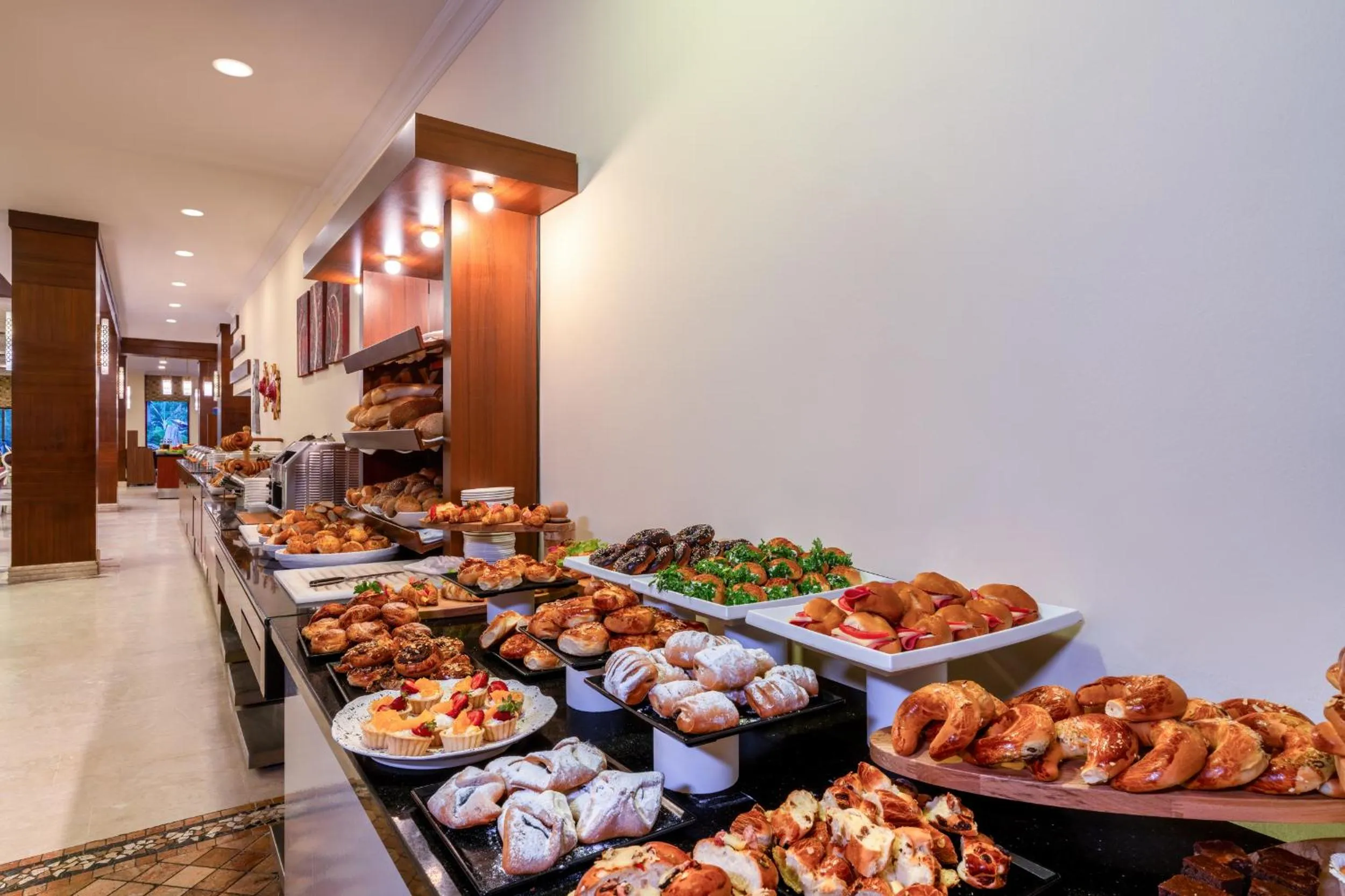 Food and drinks in Villa Side Hotel