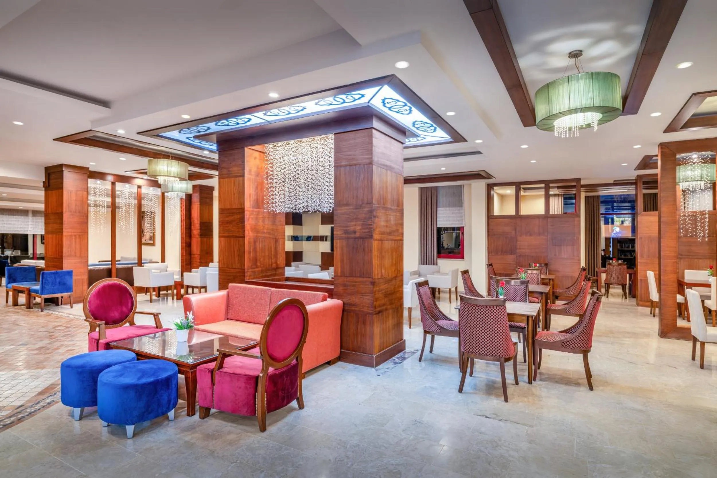 Communal lounge/ TV room in Villa Side Hotel