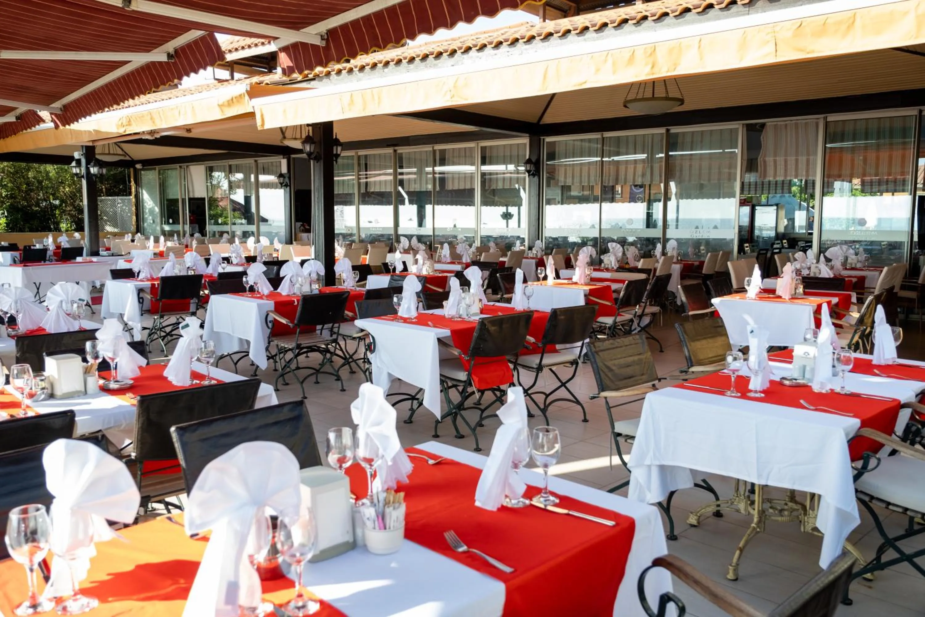 Restaurant/places to eat in Ozlem Garden Hotel