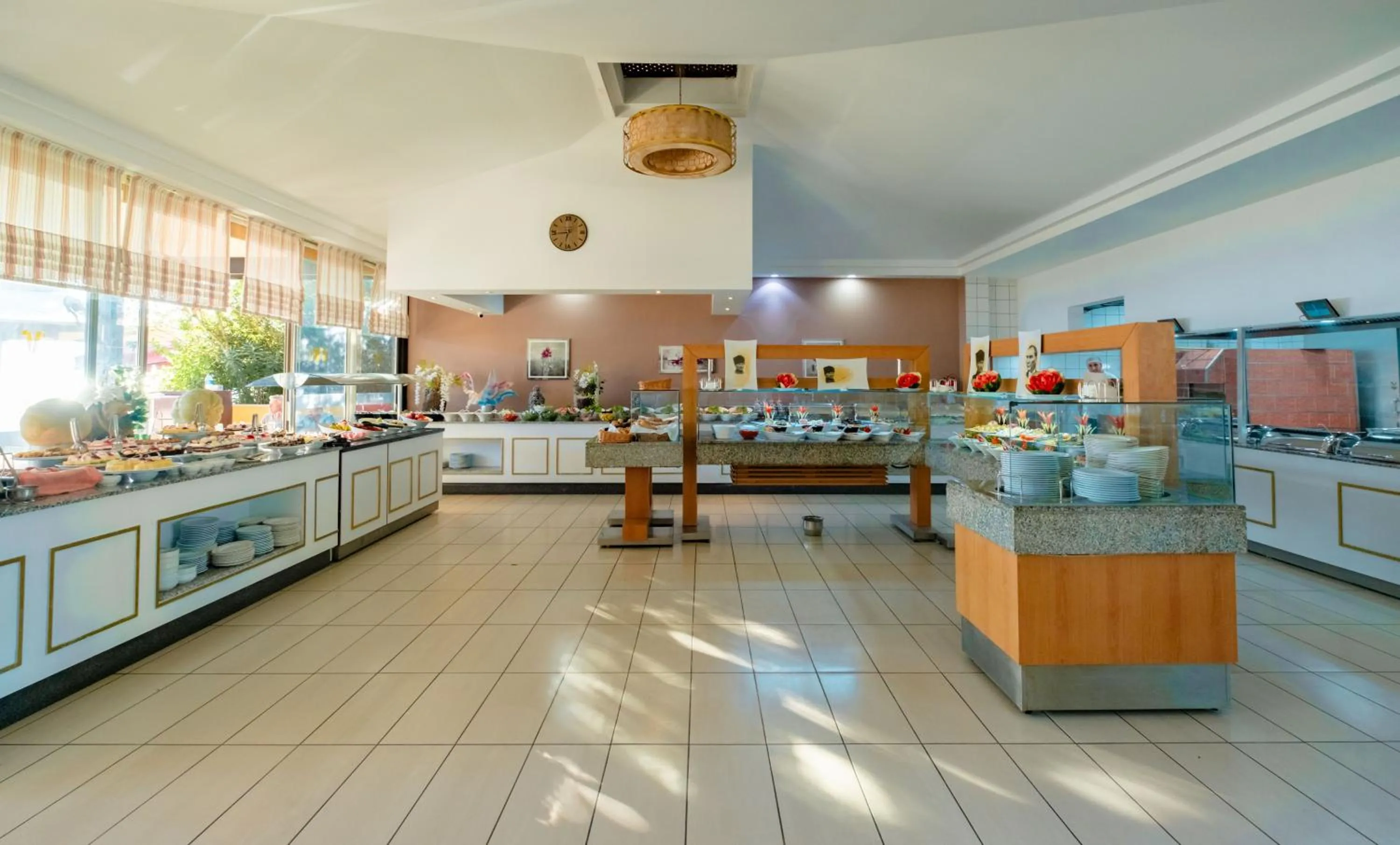 Restaurant/places to eat in Ozlem Garden Hotel