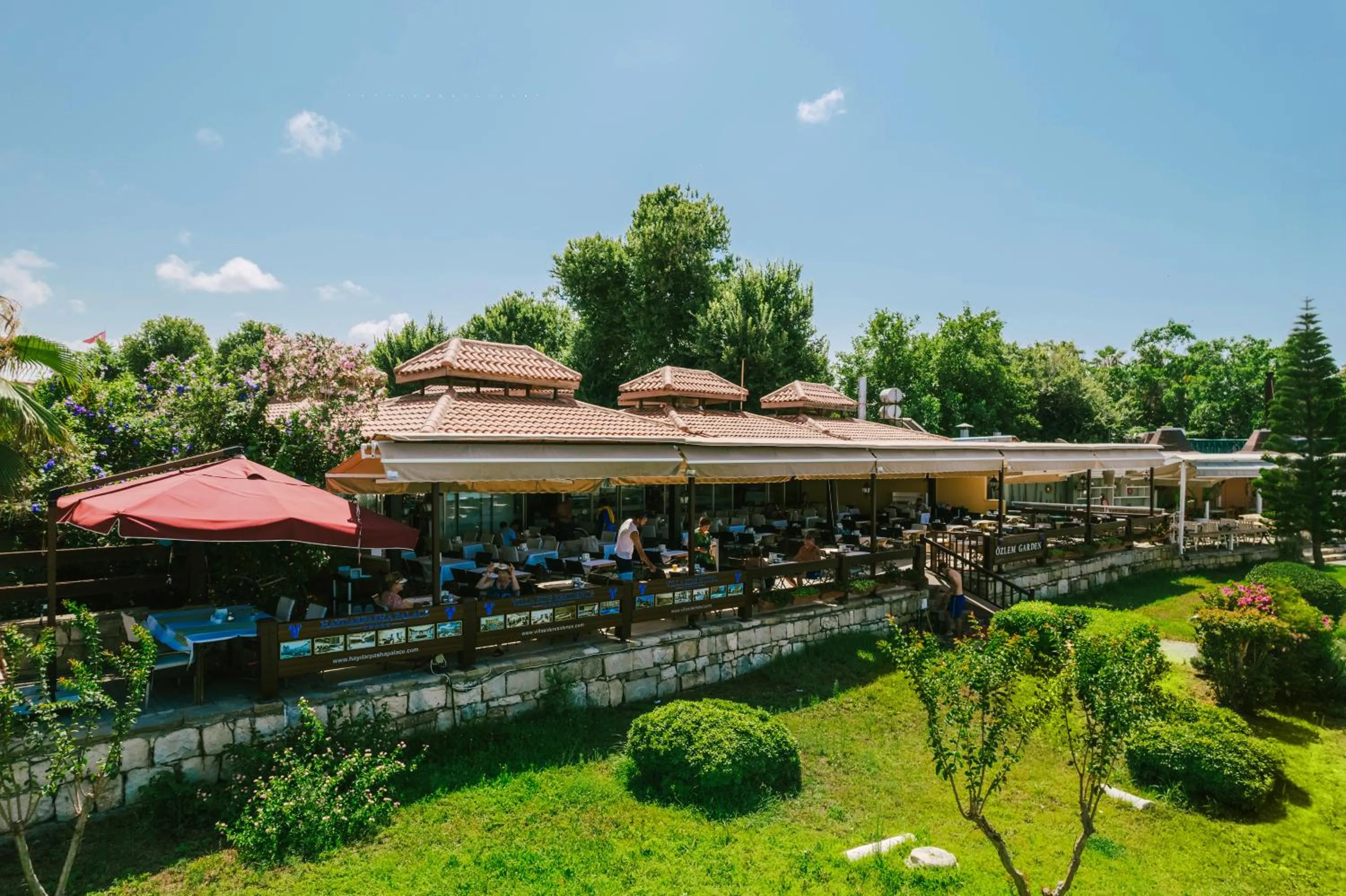 Restaurant/places to eat in Ozlem Garden Hotel