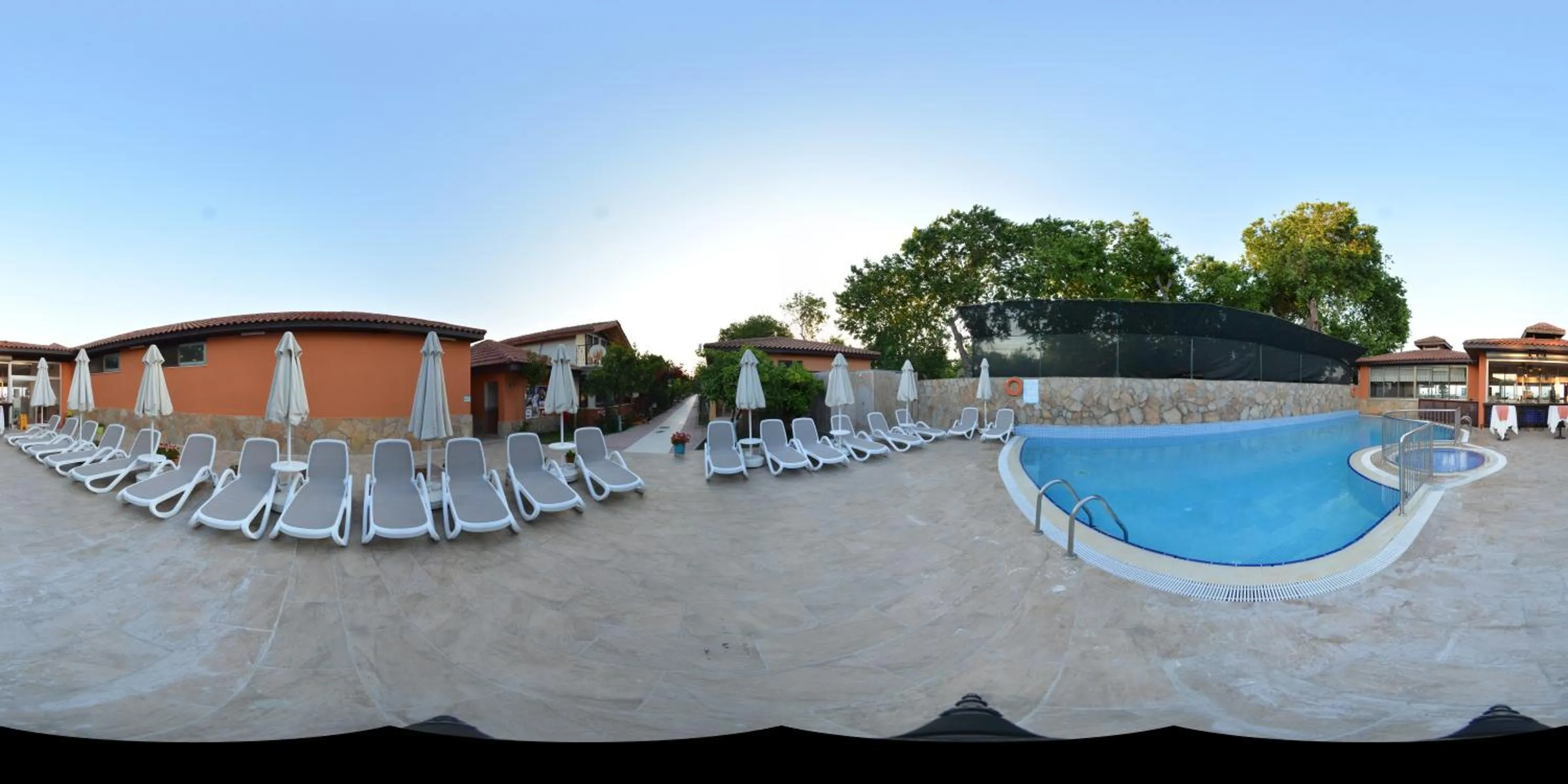 Swimming pool in Ozlem Garden Hotel