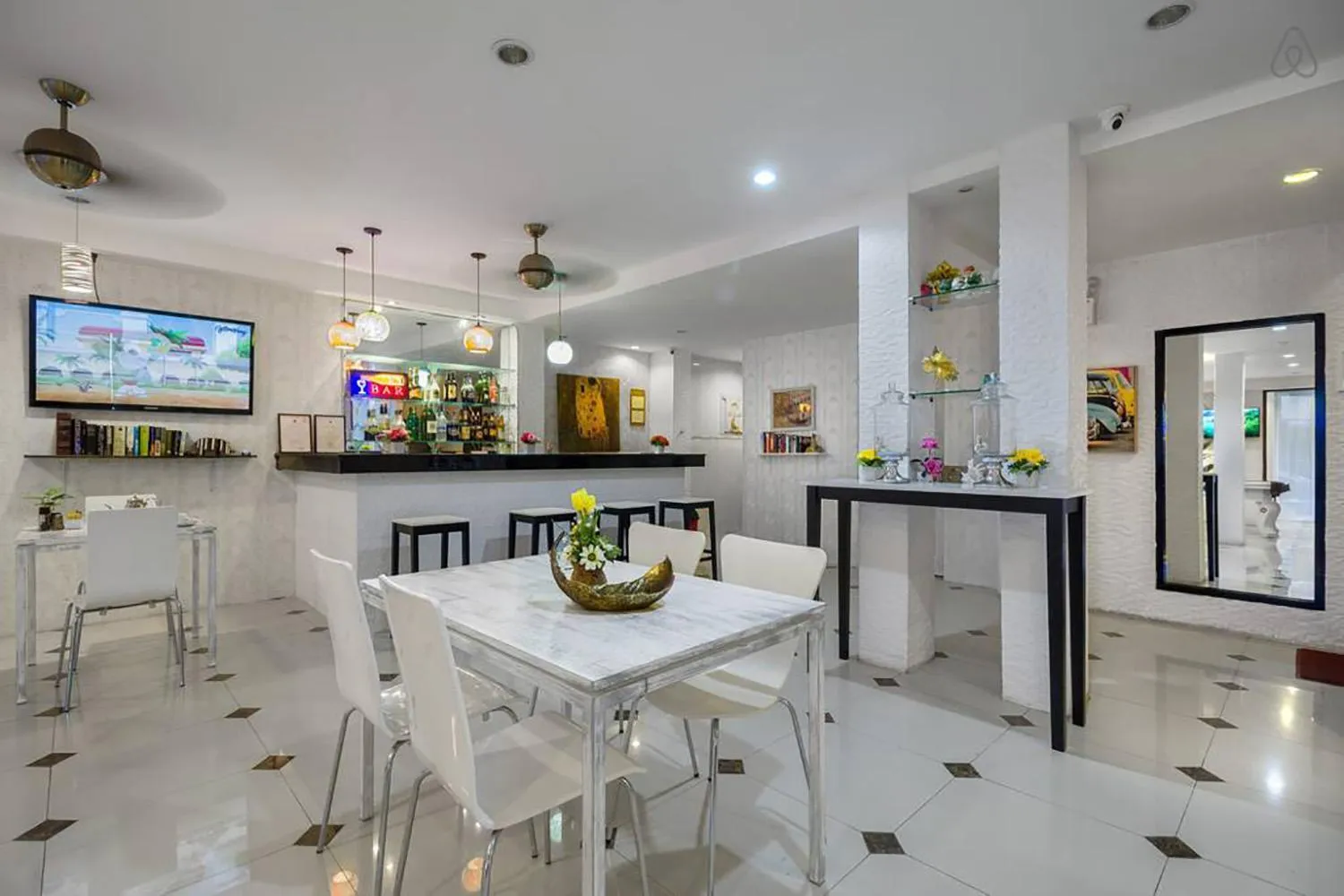 Restaurant/places to eat in The Shades Hotel 50 meter Beach Front