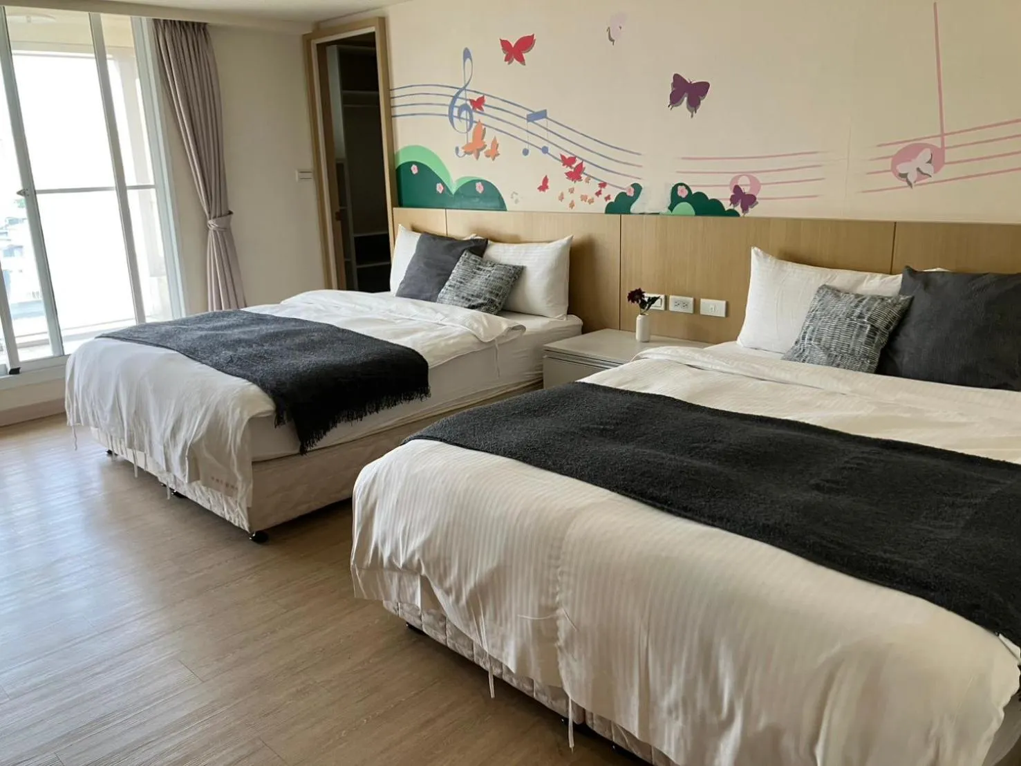 Bedroom, Bed in Music City Inn