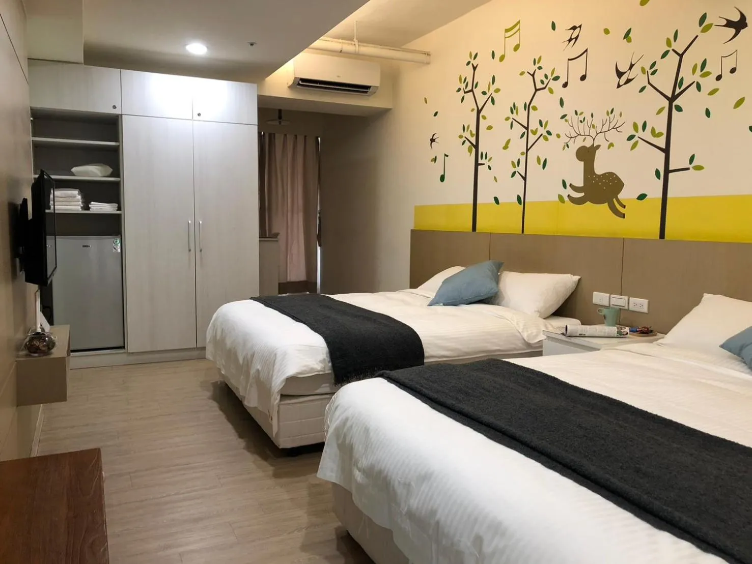 Bedroom, Bed in Music City Inn