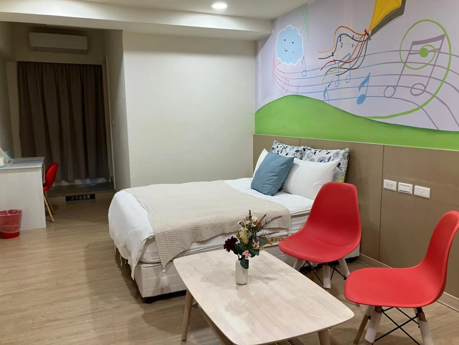 Bedroom in Music City Inn