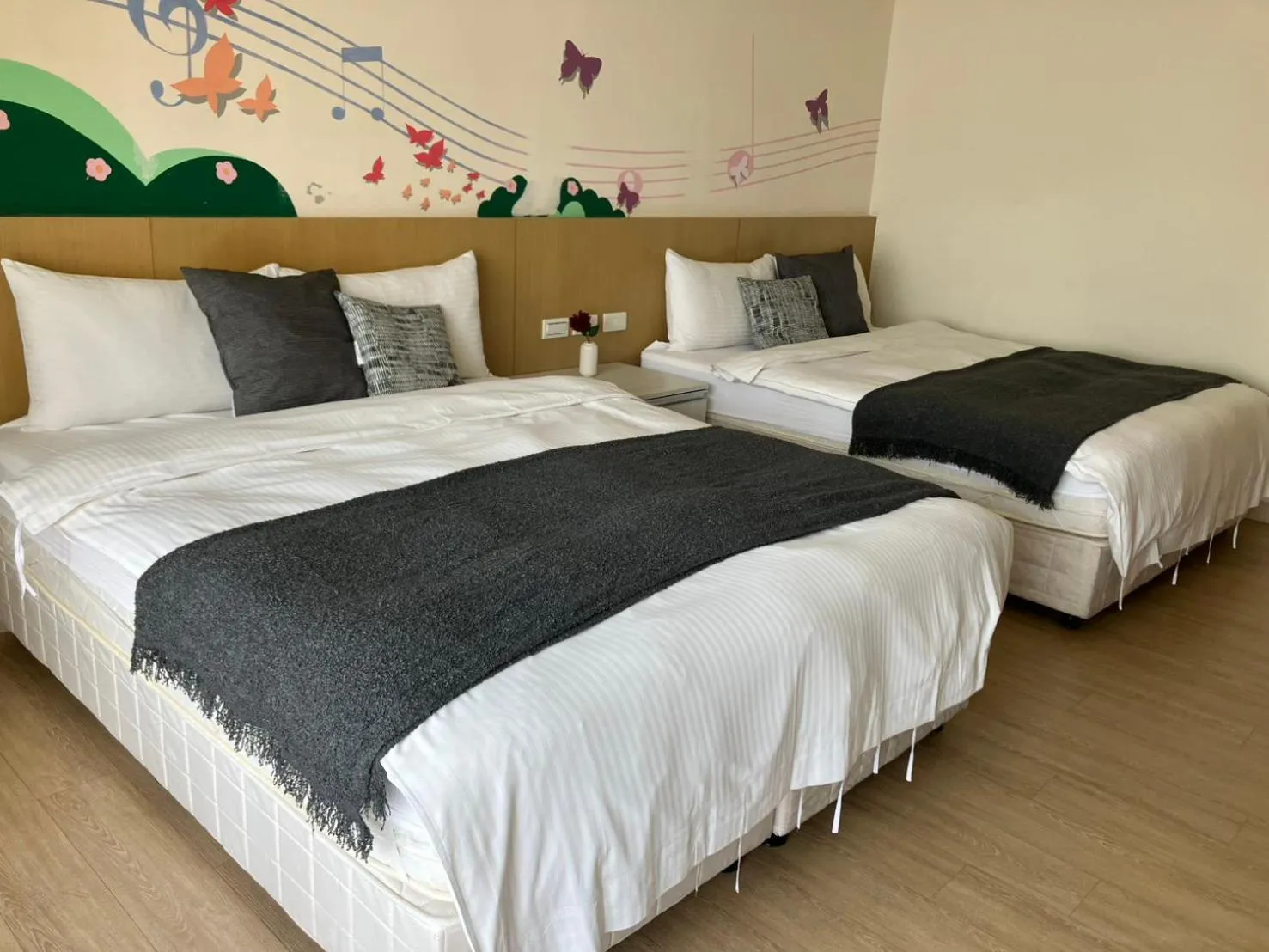 Bedroom, Bed in Music City Inn