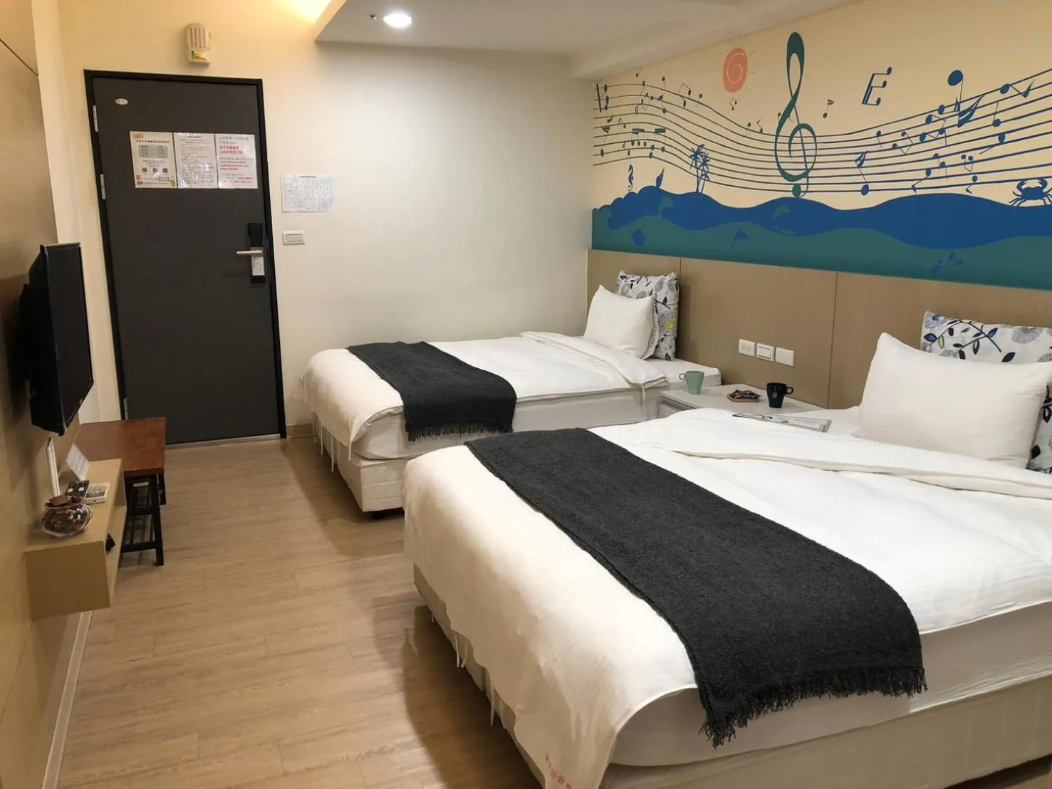 Bedroom, Bed in Music City Inn