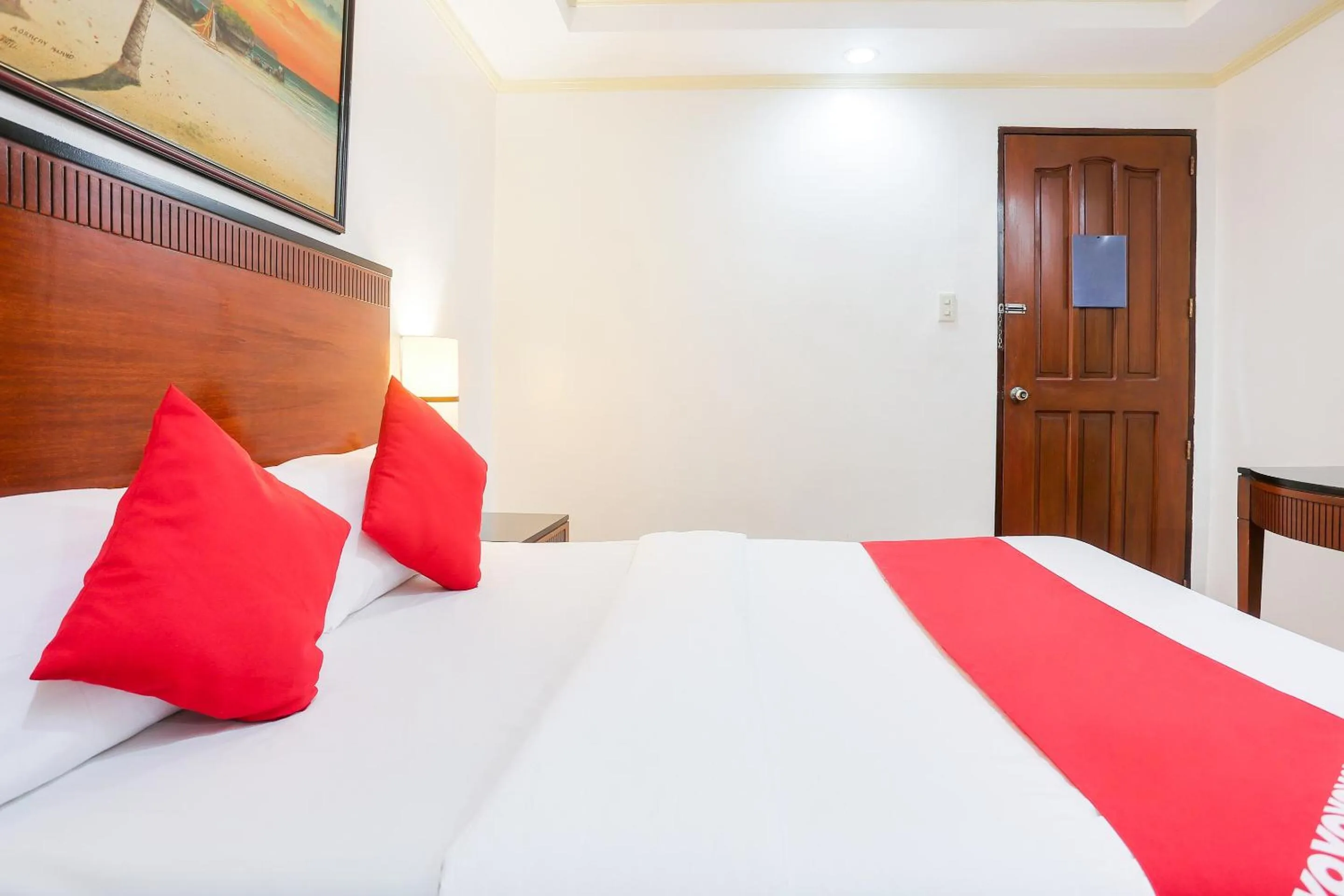 Bedroom in Royale Parc Inn & Suites