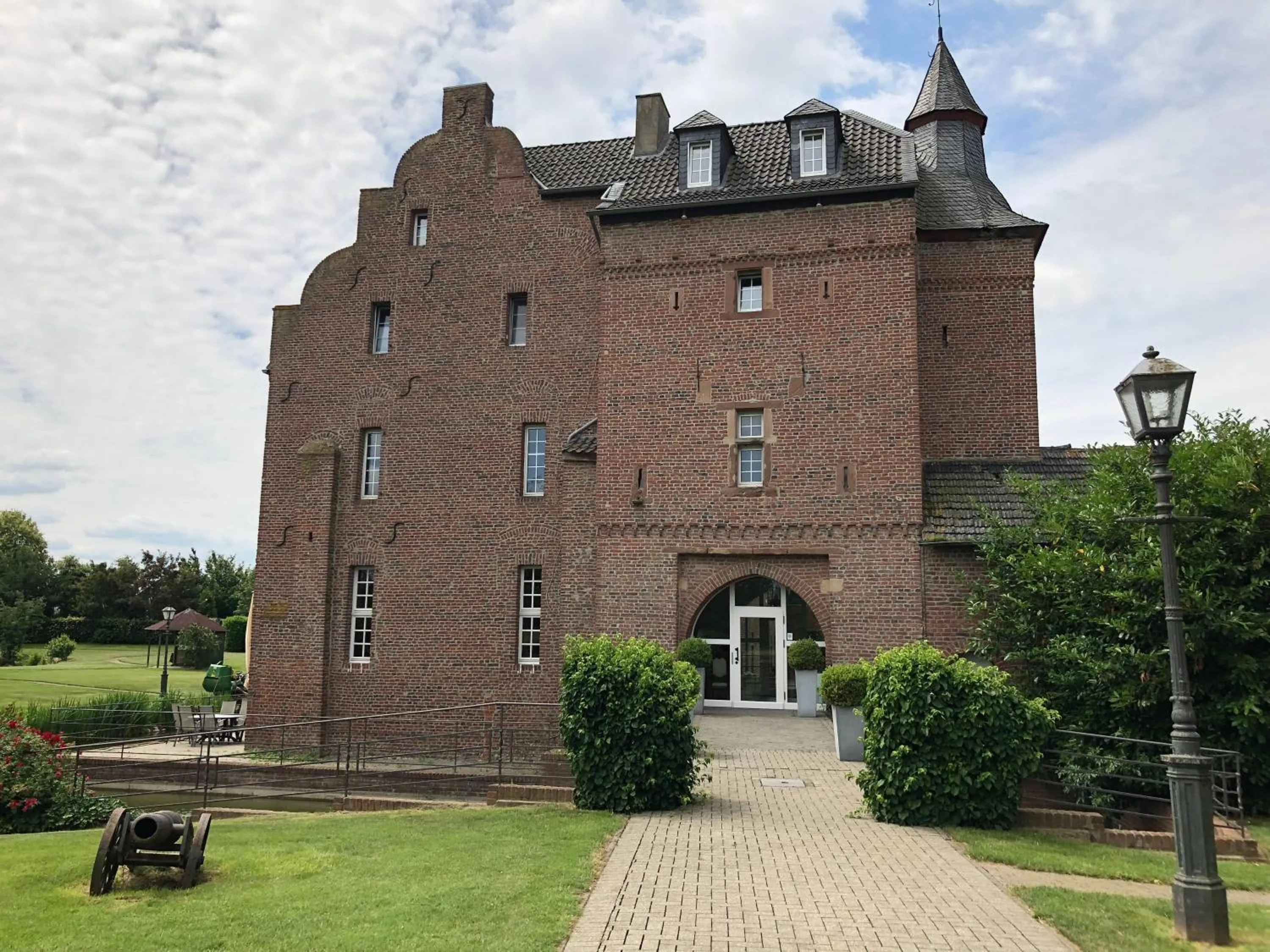 Property building in Burg Obbendorf
