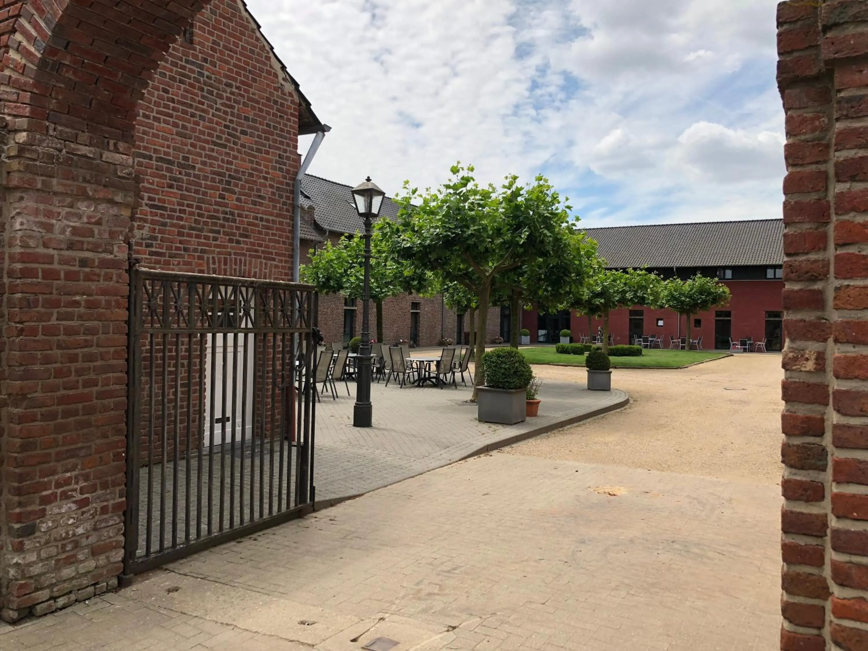 Property building in Burg Obbendorf