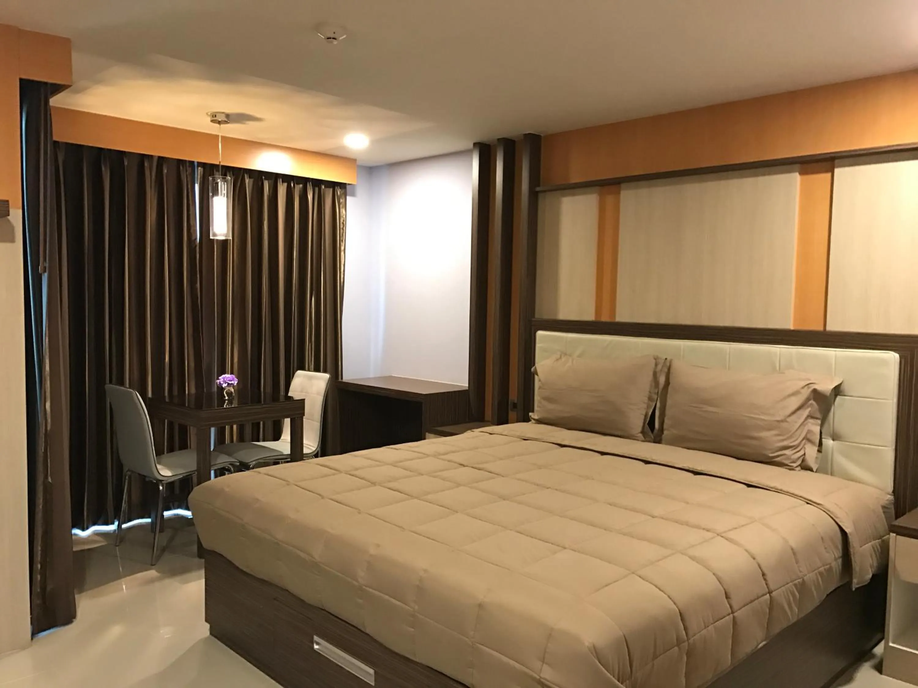 Bed in Central Mansion