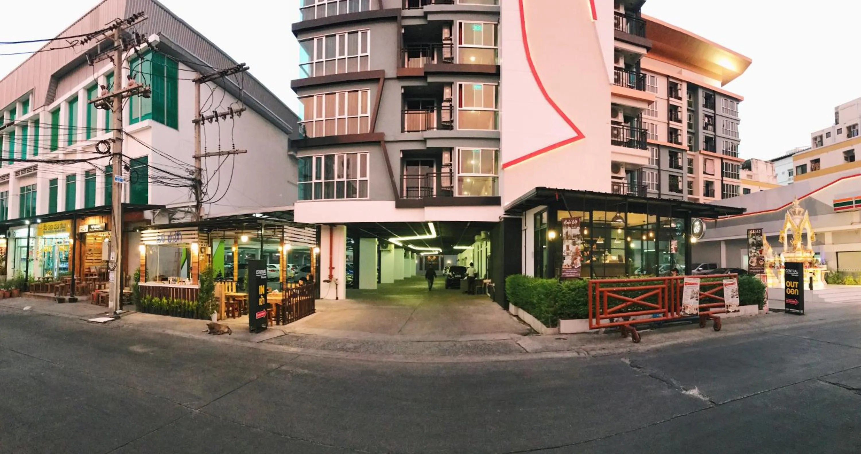 Facade/entrance in Central Mansion