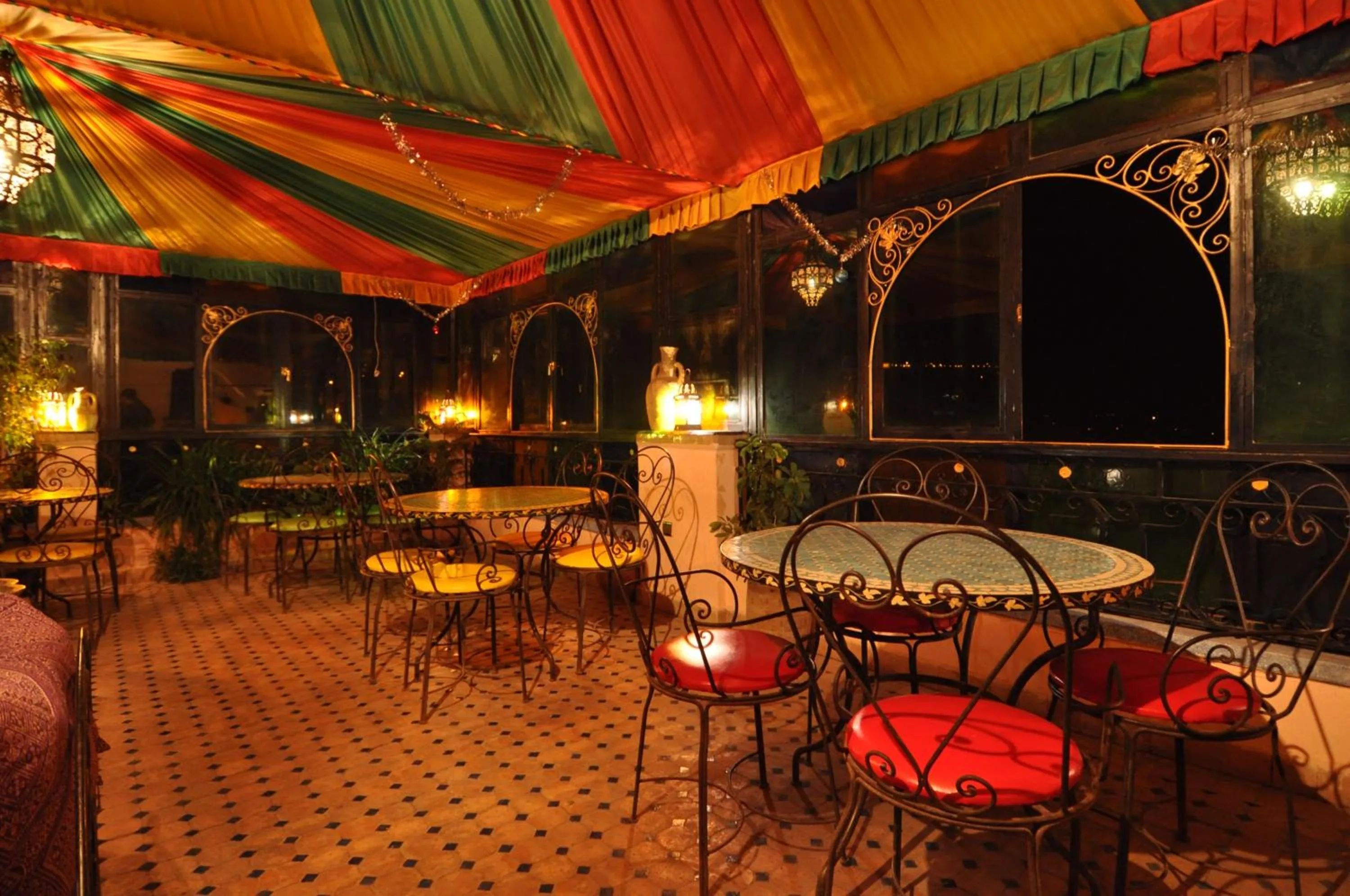 Restaurant/places to eat in Riad Khouloud