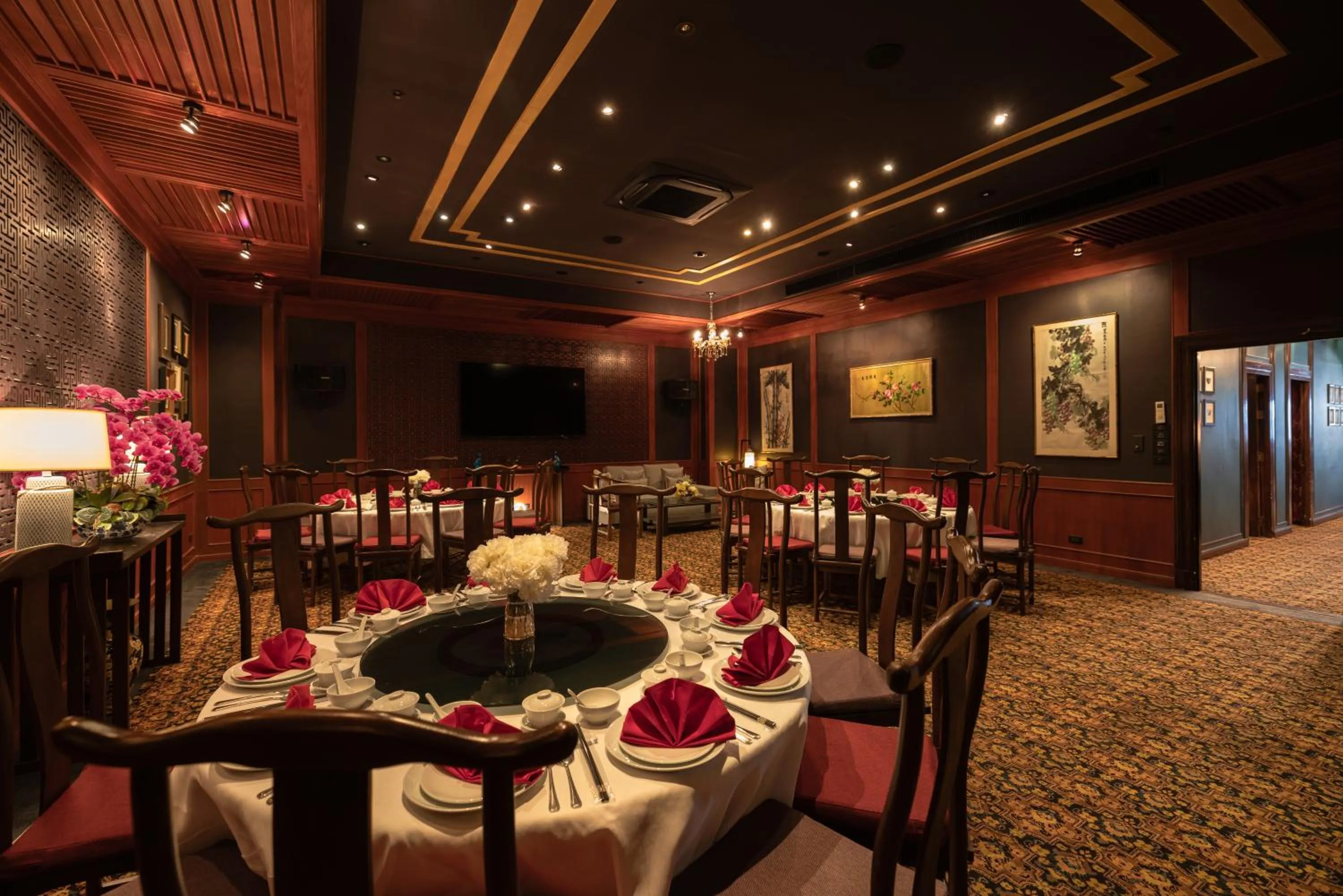 Restaurant/places to eat in Royal Phuket City Hotel