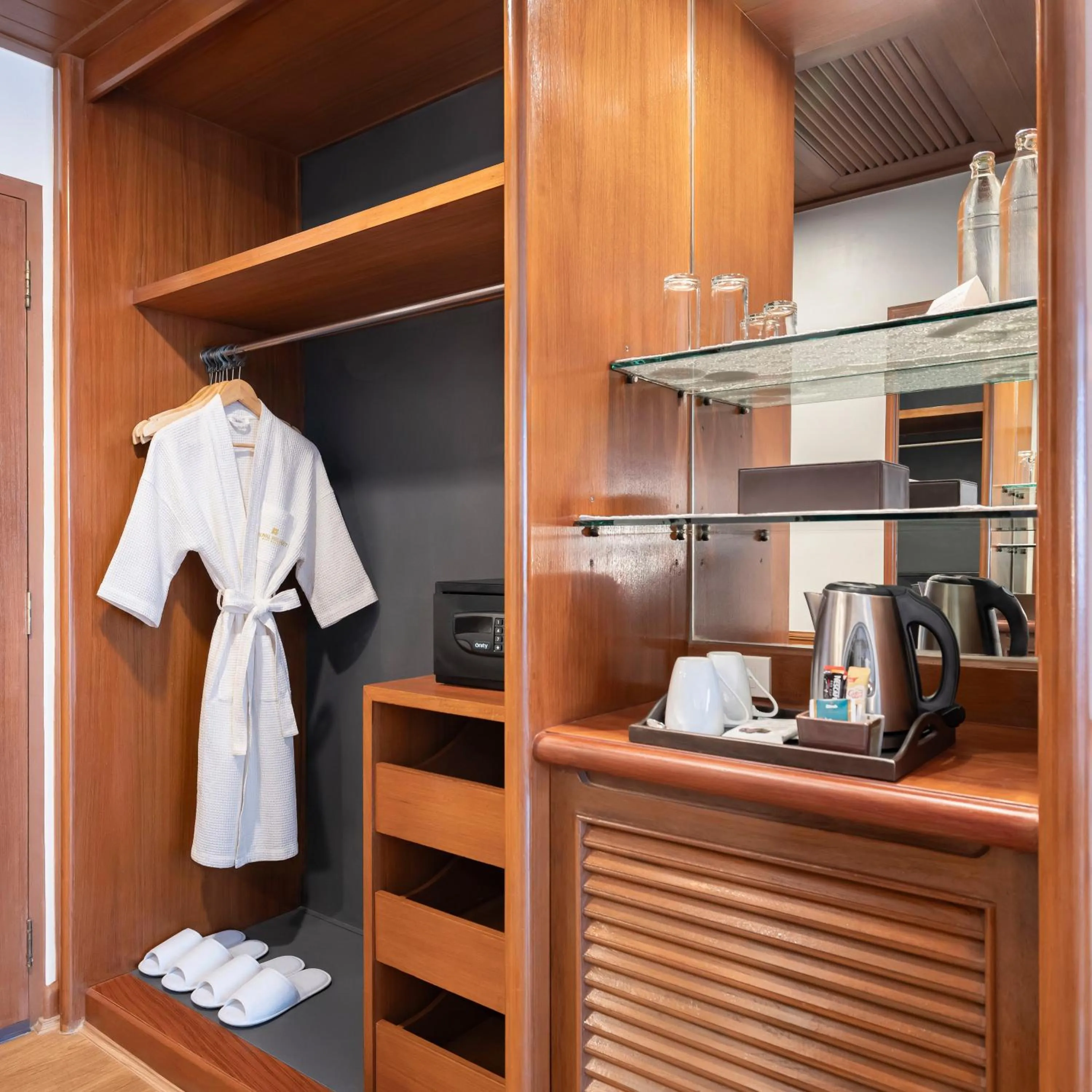 Coffee/tea facilities in Royal Phuket City Hotel